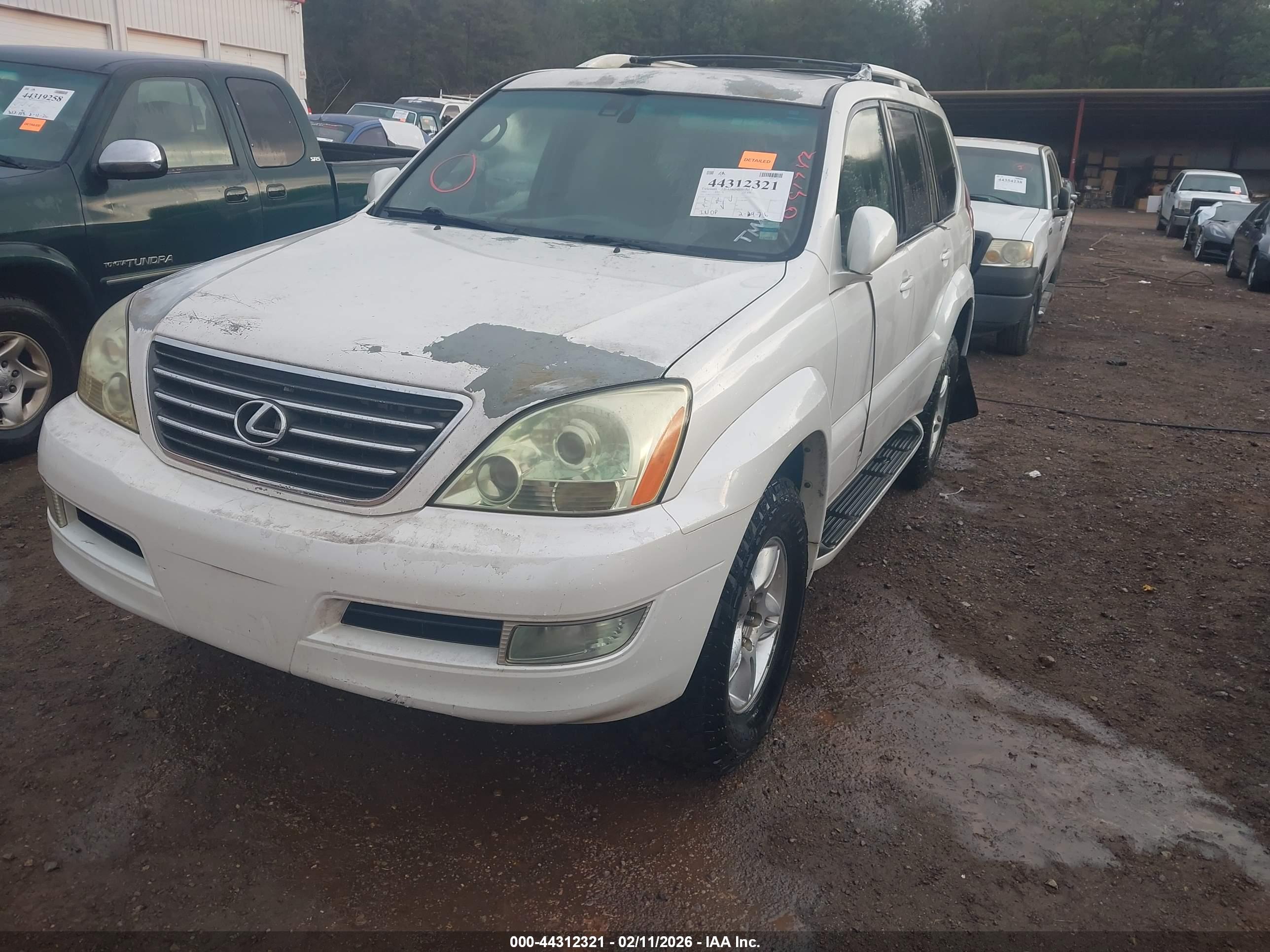 LEXUS GX image 2