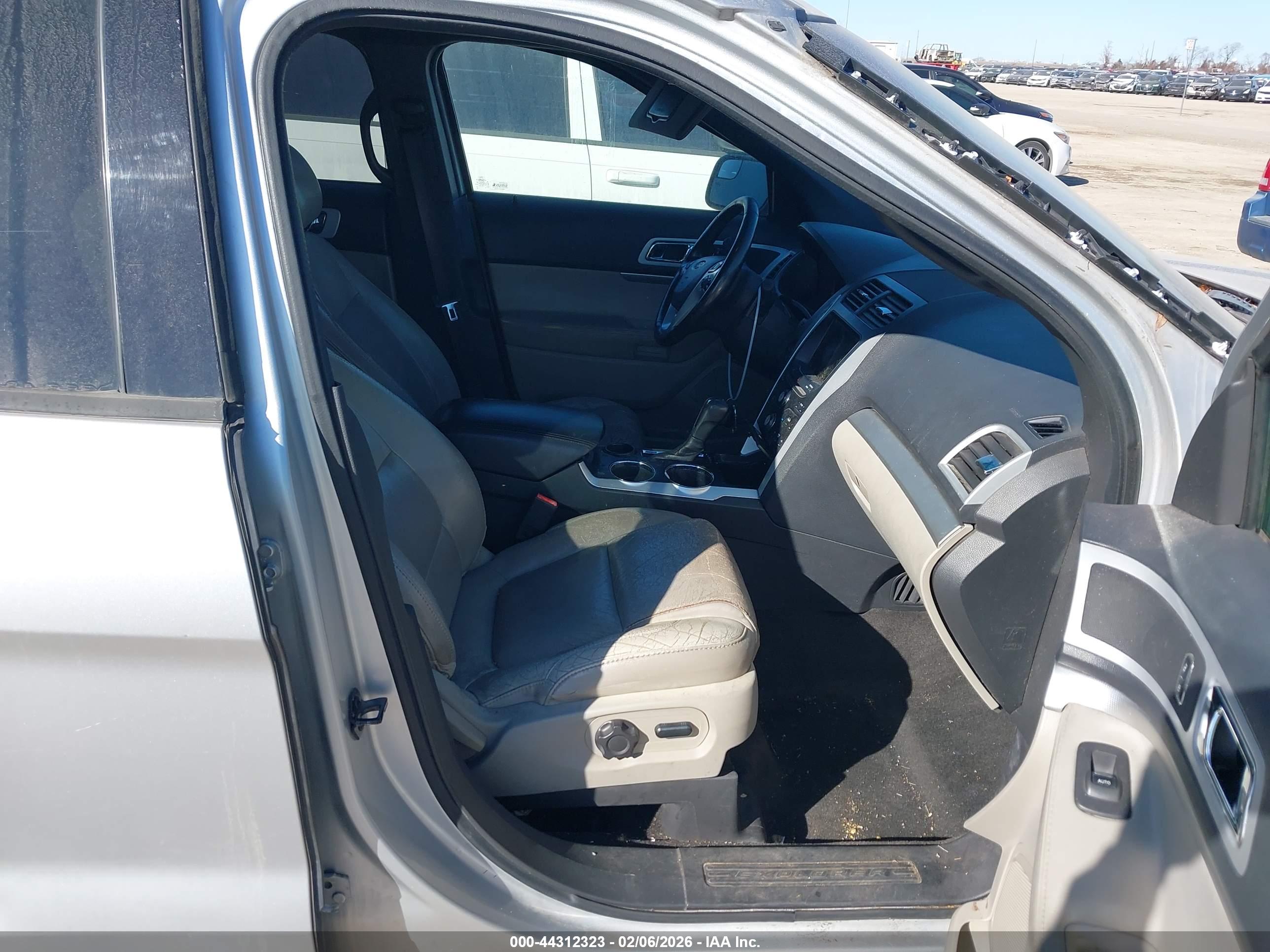 FORD EXPLORER image 5