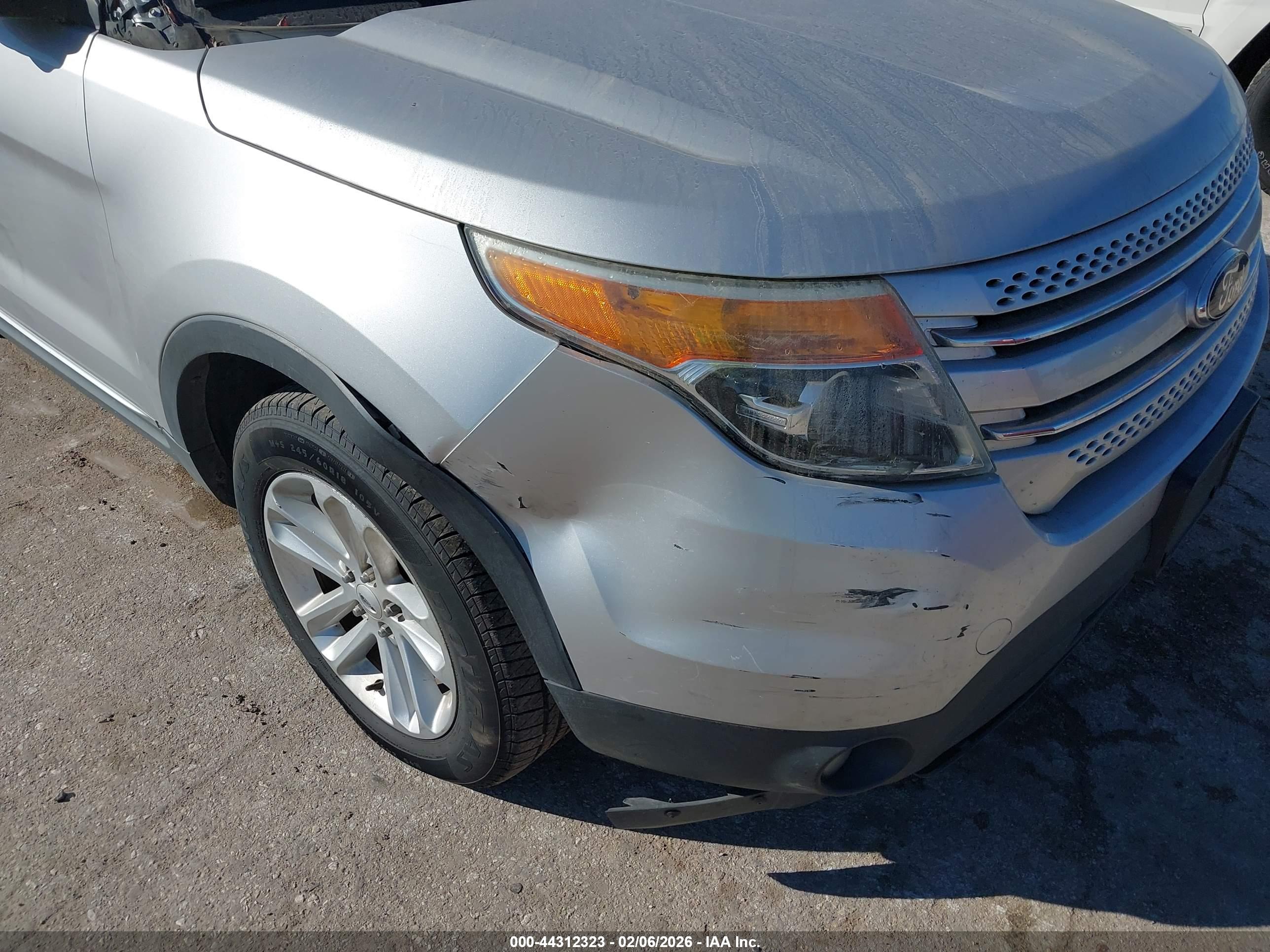 FORD EXPLORER image 6