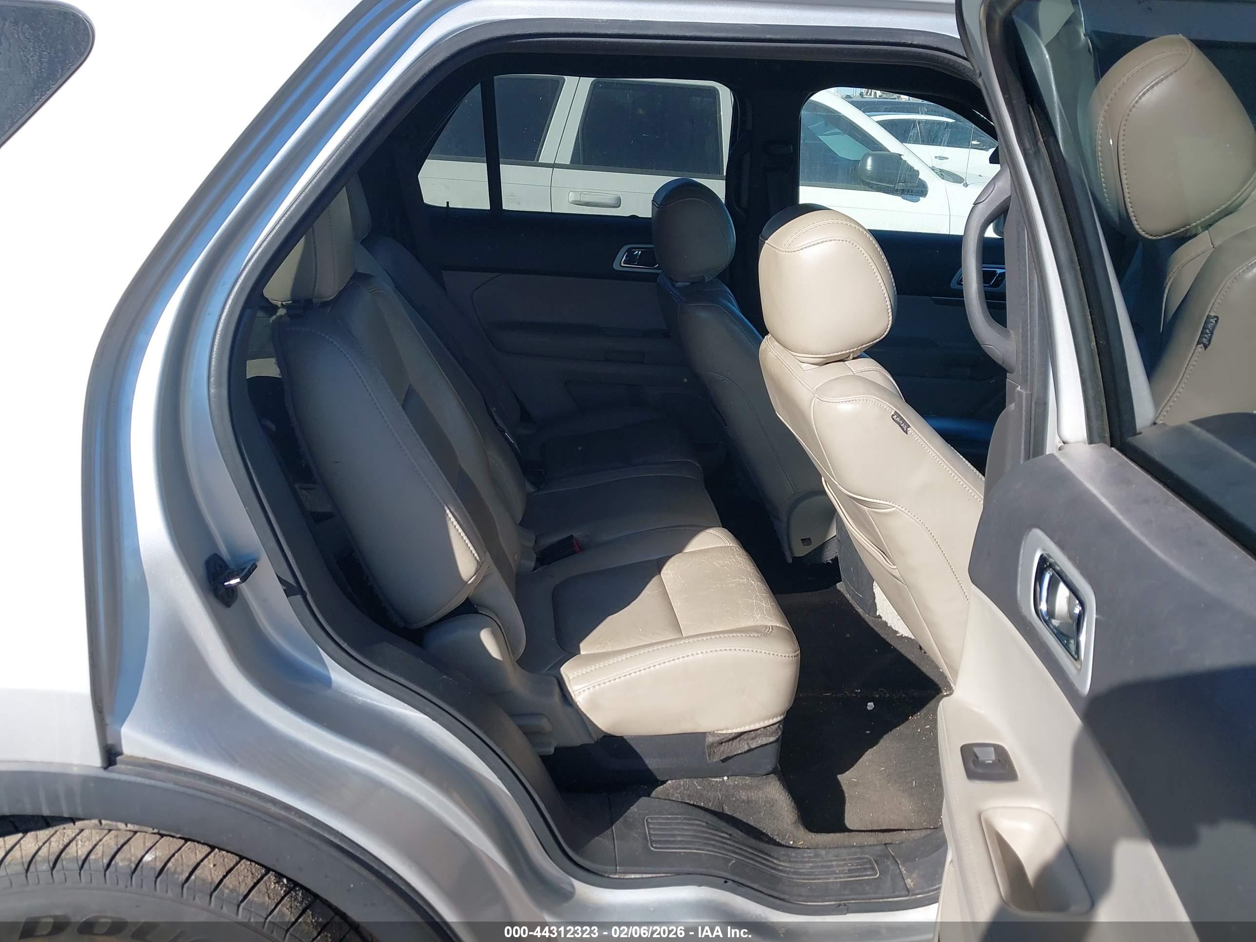 FORD EXPLORER image 8
