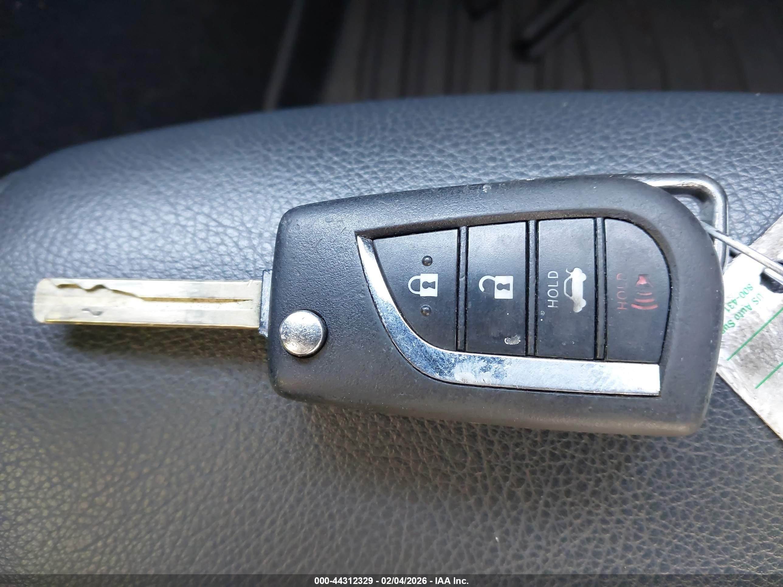 TOYOTA CAMRY image 11
