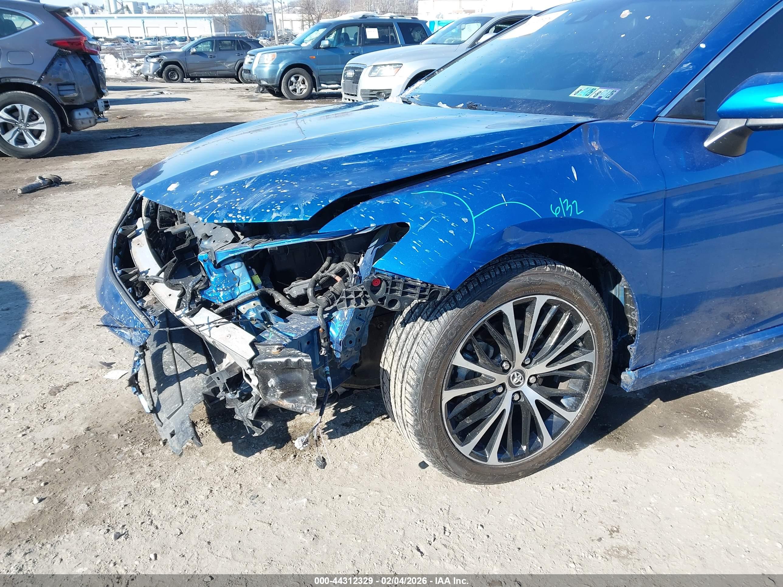 TOYOTA CAMRY image 6