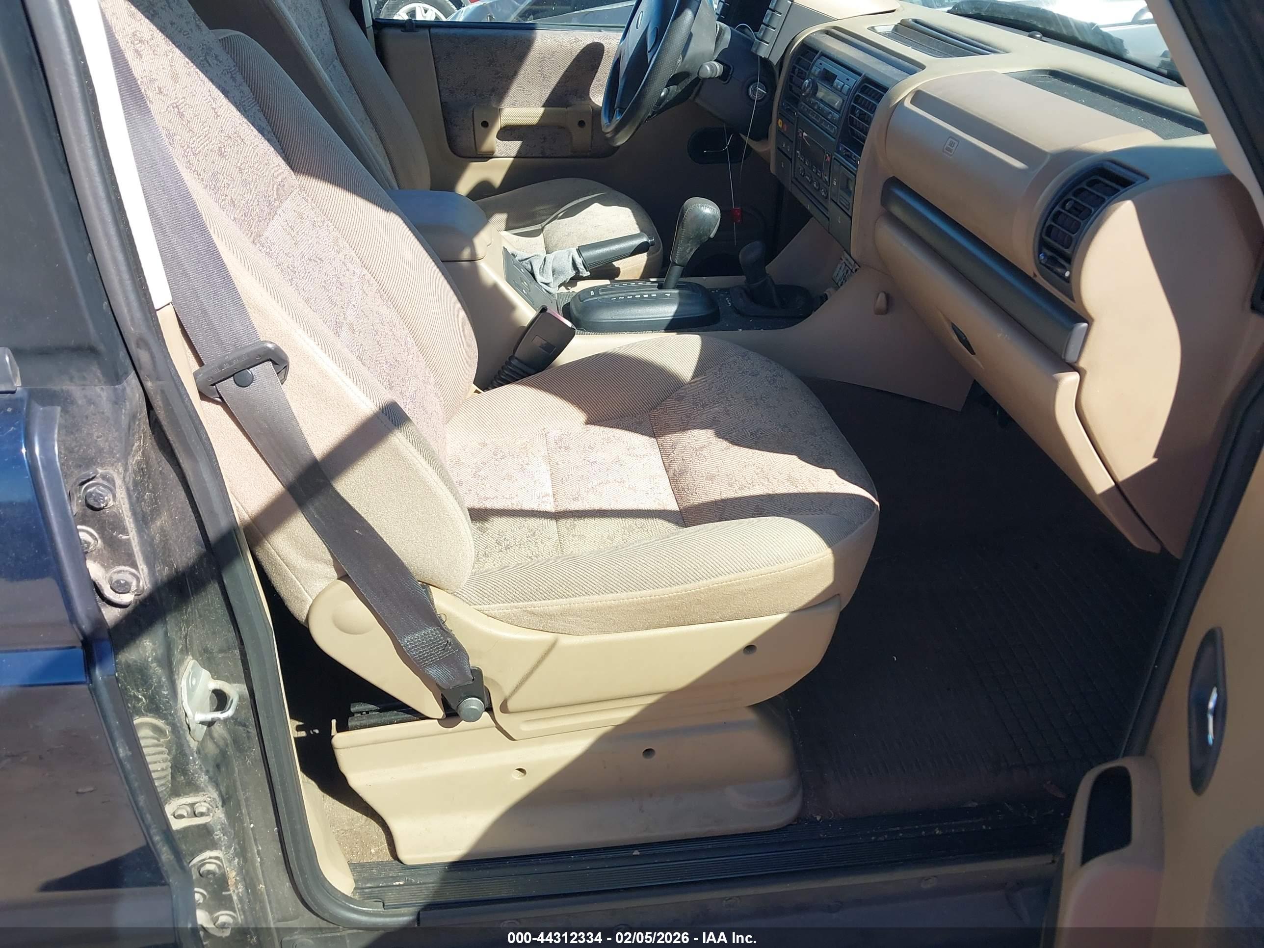 LAND ROVER image 5