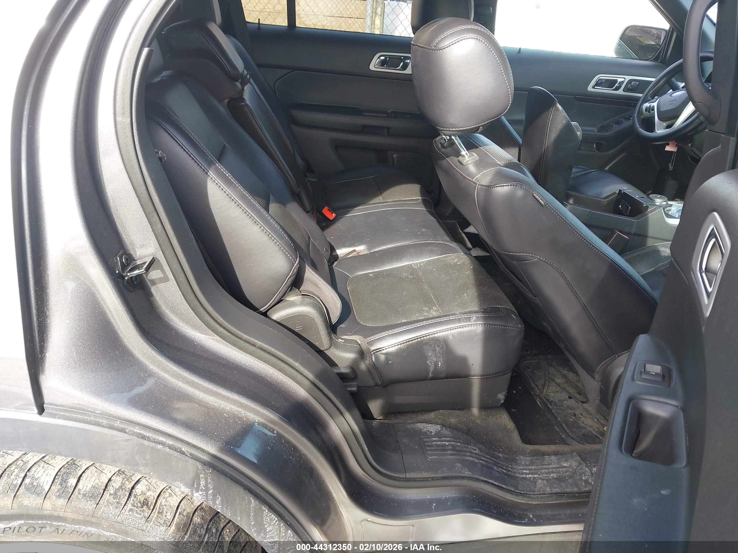 FORD EXPLORER image 8