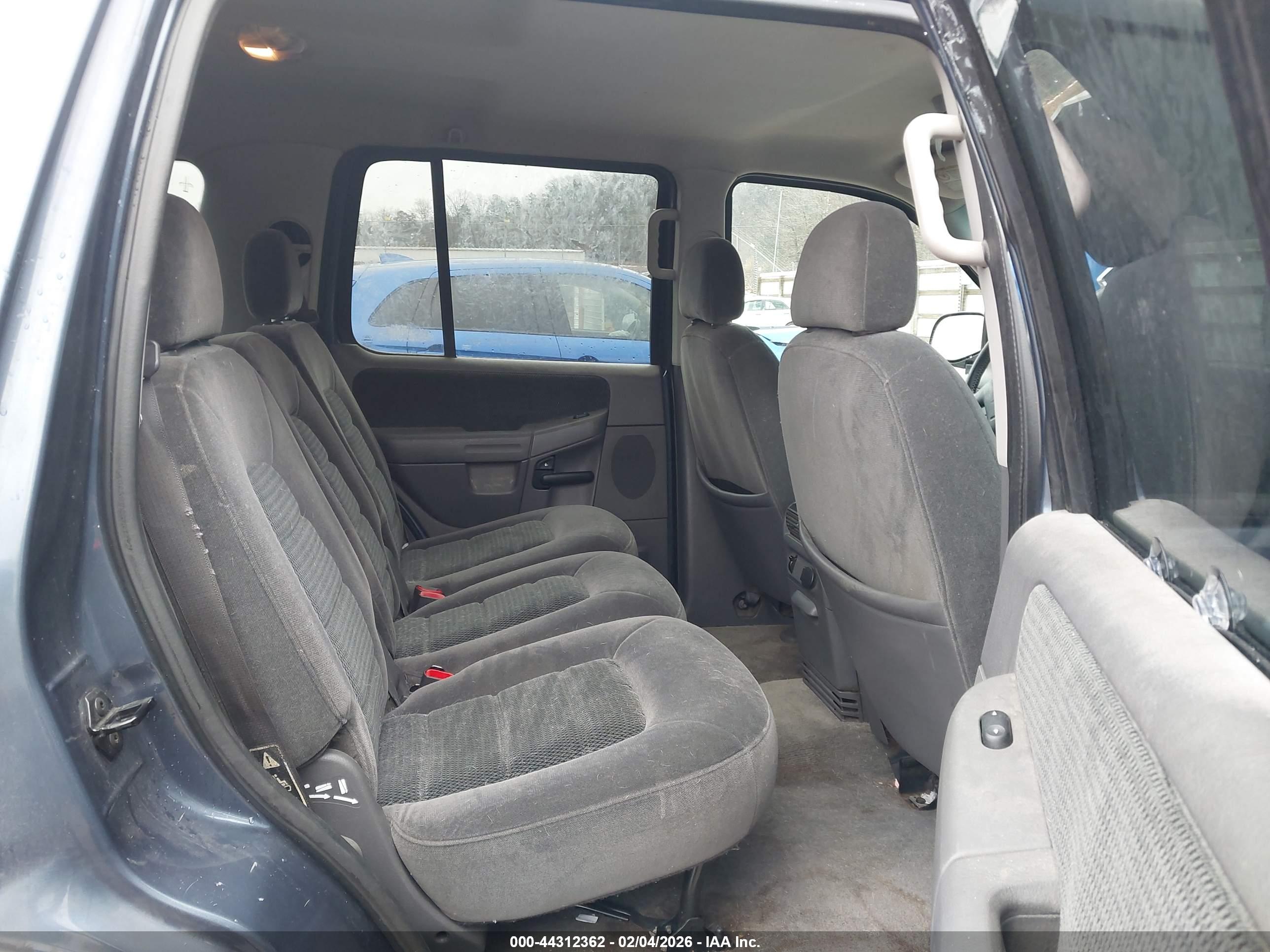 FORD EXPLORER image 8