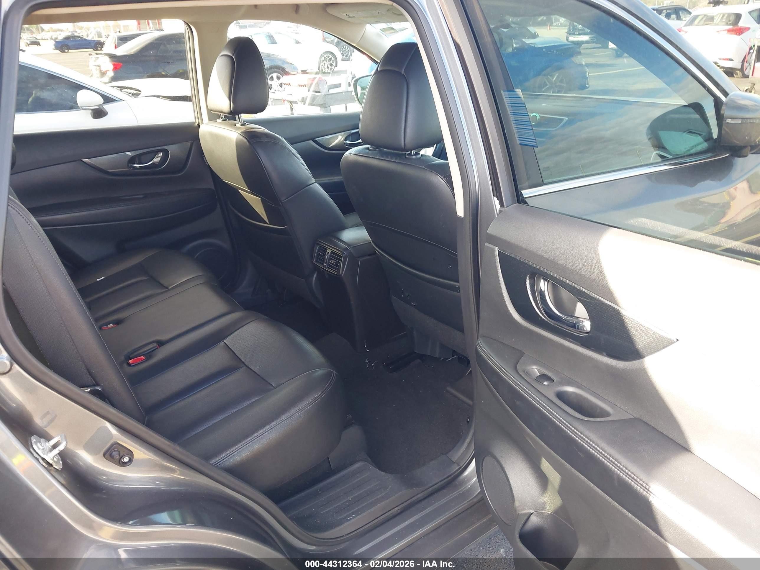 NISSAN ROGUE image 8