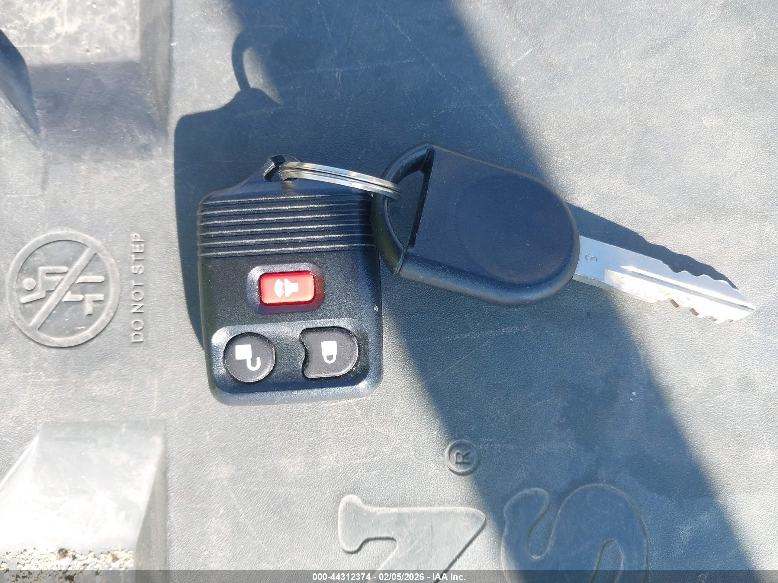 FORD EXPLORER image 11