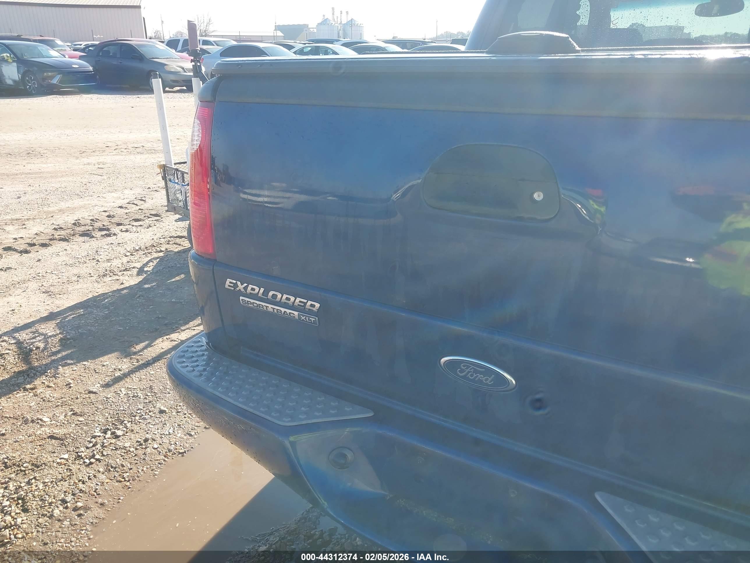 FORD EXPLORER image 6