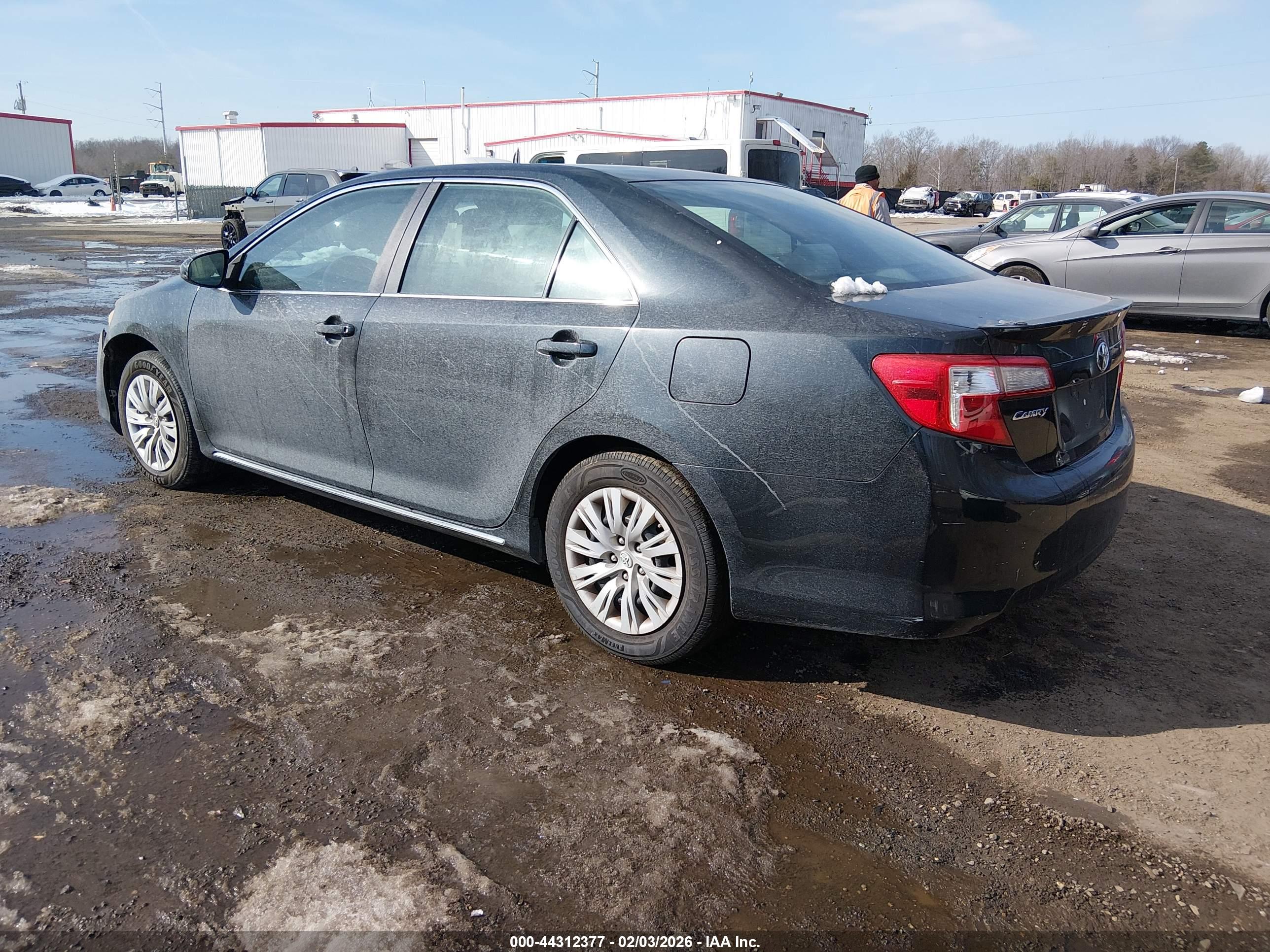 TOYOTA CAMRY image 3