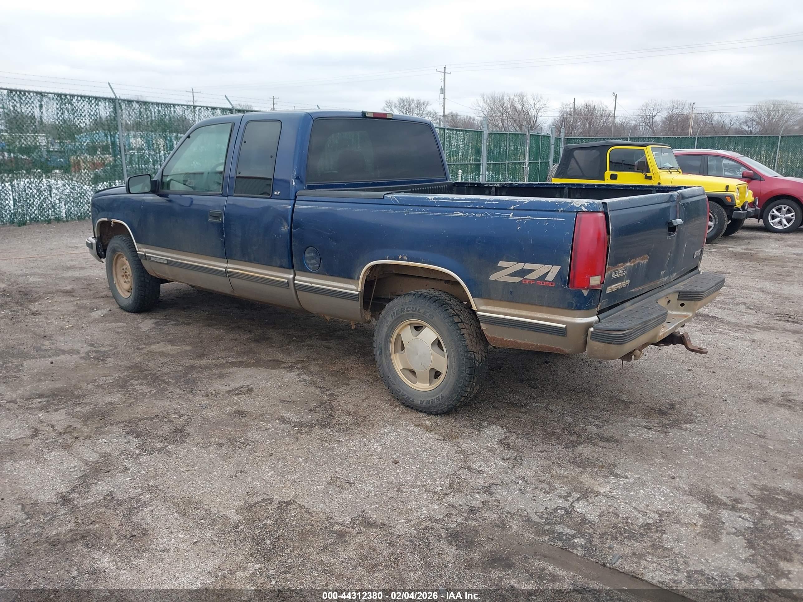 GMC SIERRA image 3
