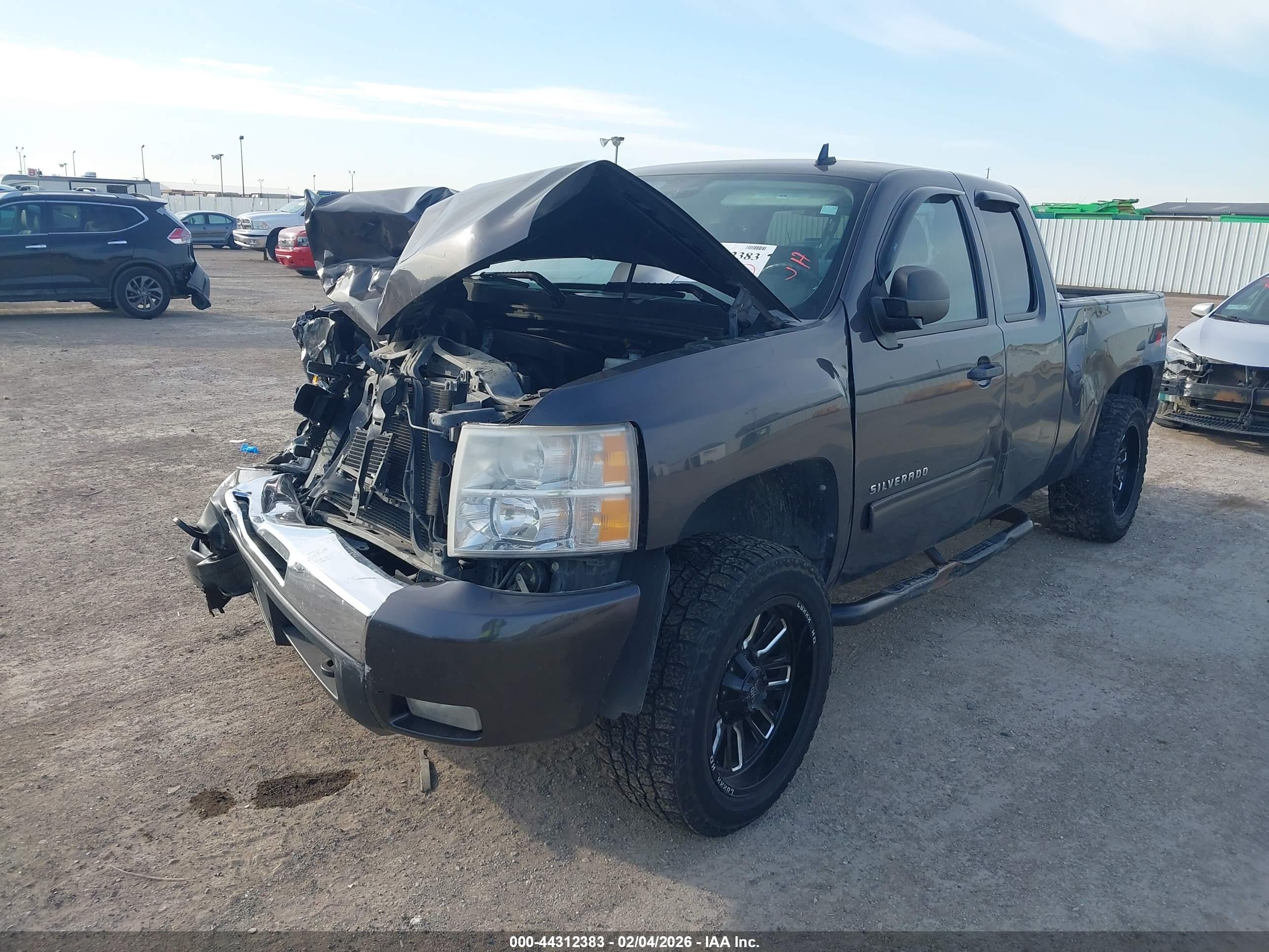 CHEVROLET SILVERADO image 2