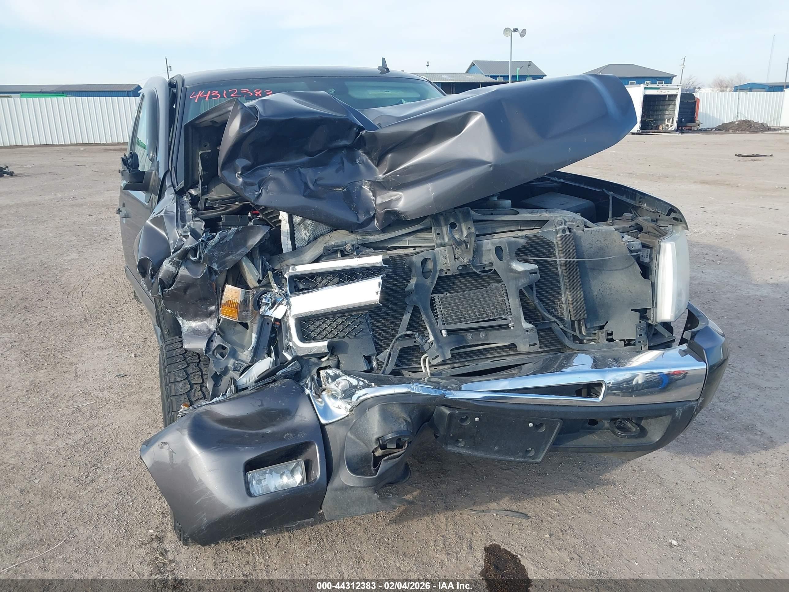CHEVROLET SILVERADO image 6