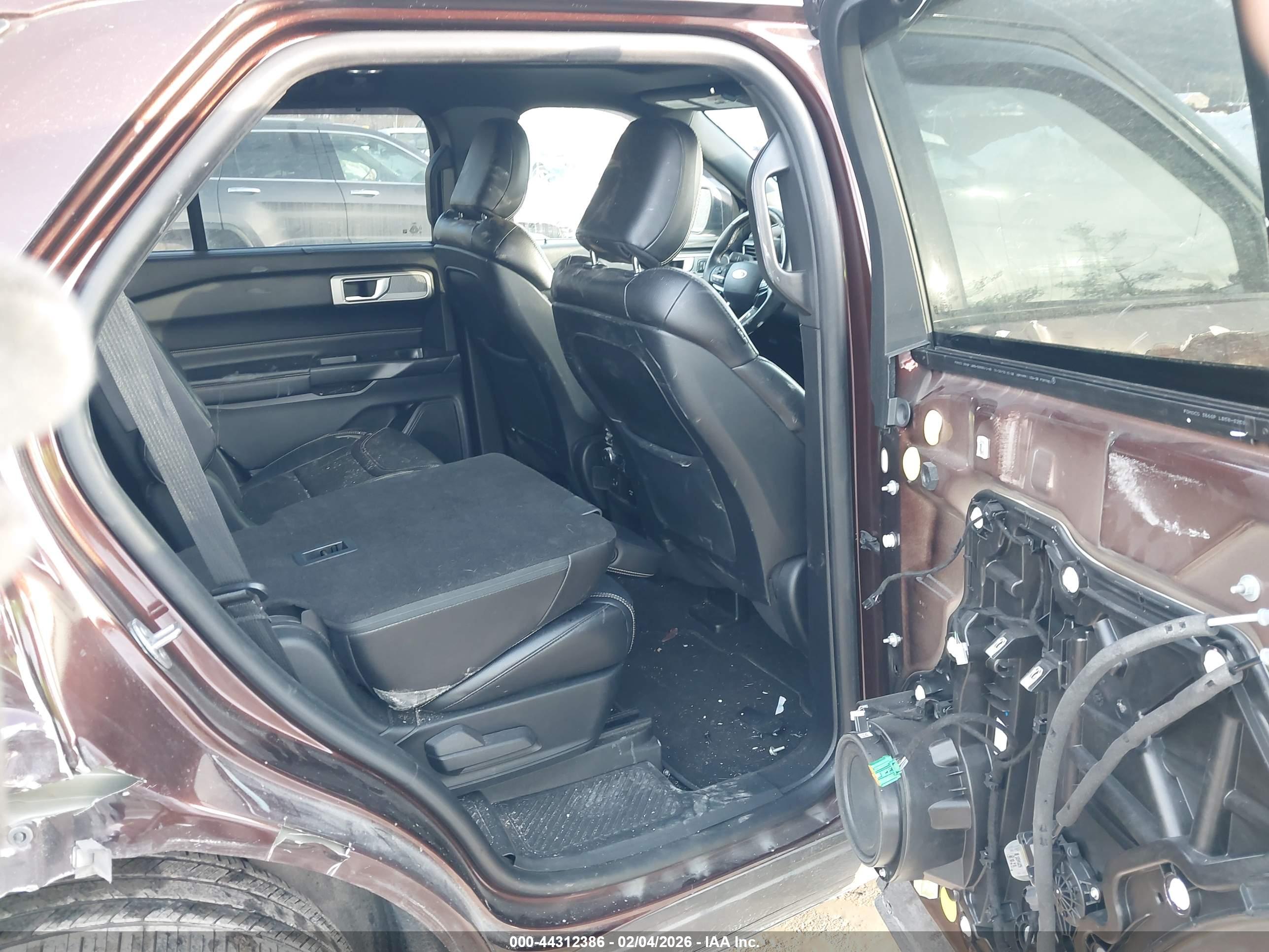 FORD EXPLORER image 8