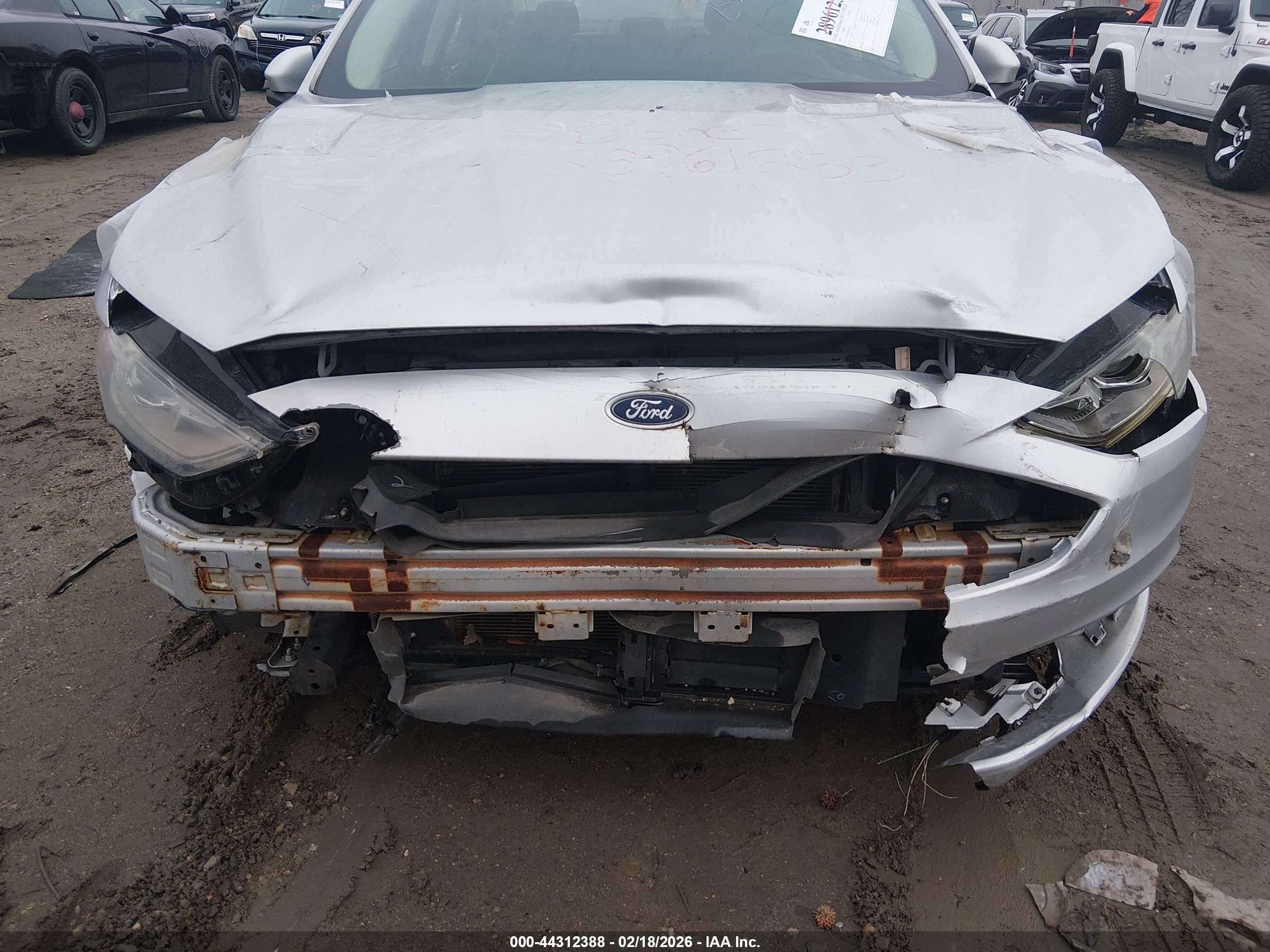 FORD FUSION image 6