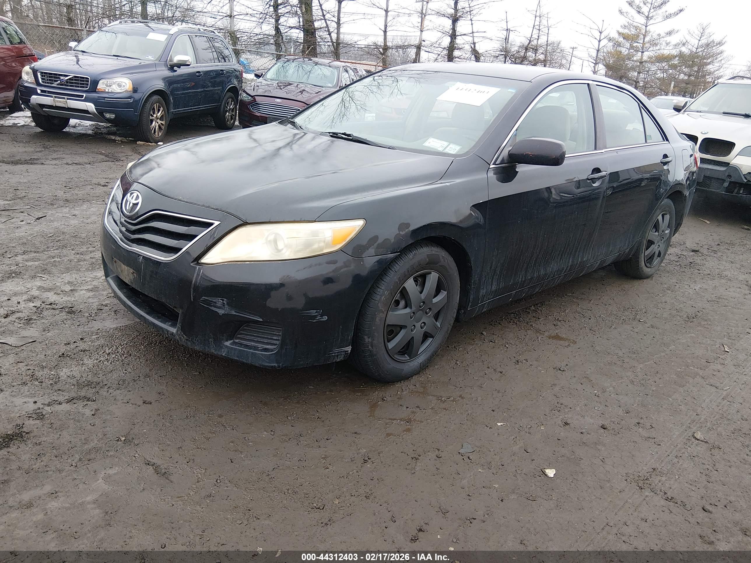 TOYOTA CAMRY image 2