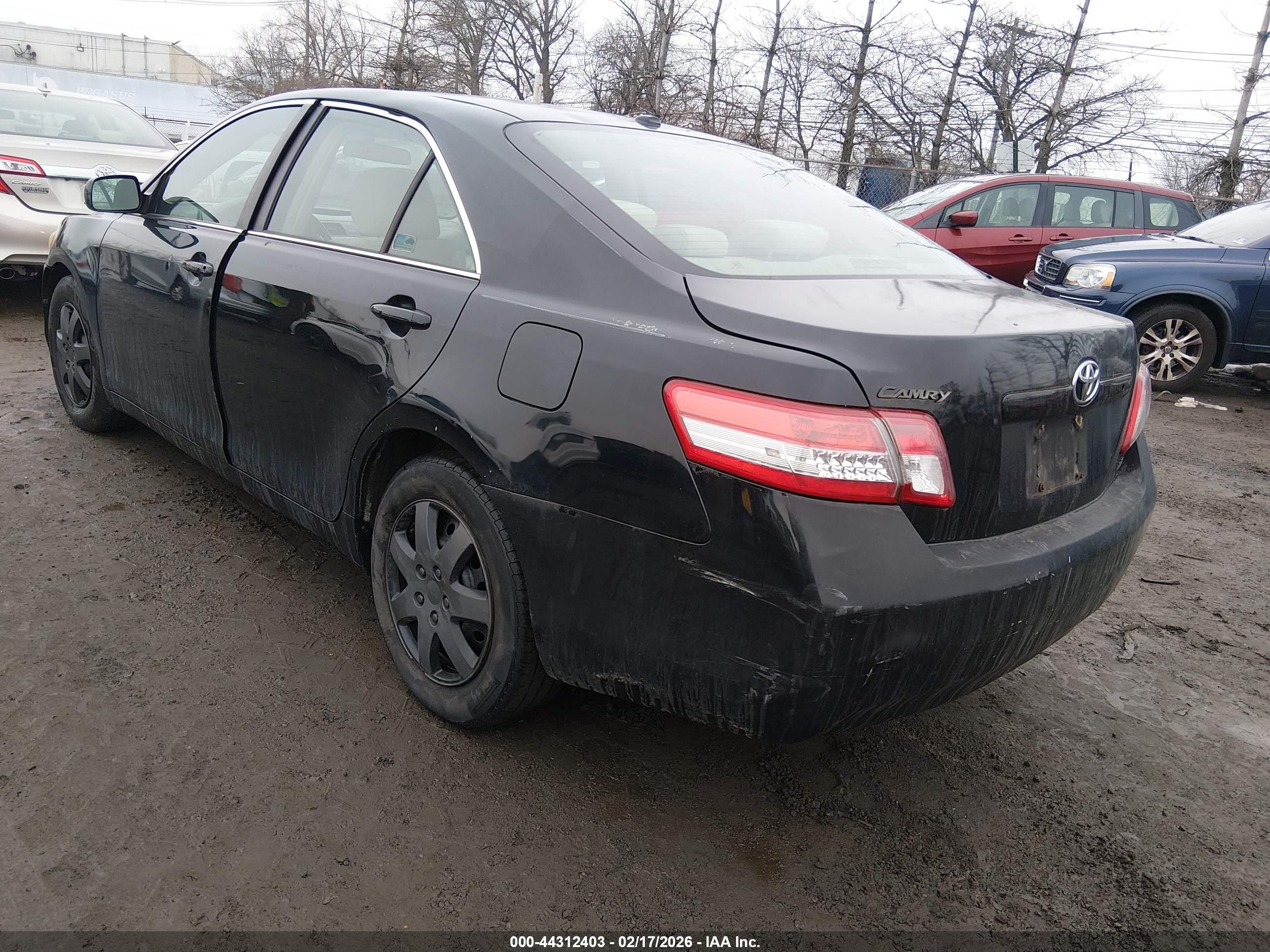 TOYOTA CAMRY image 3