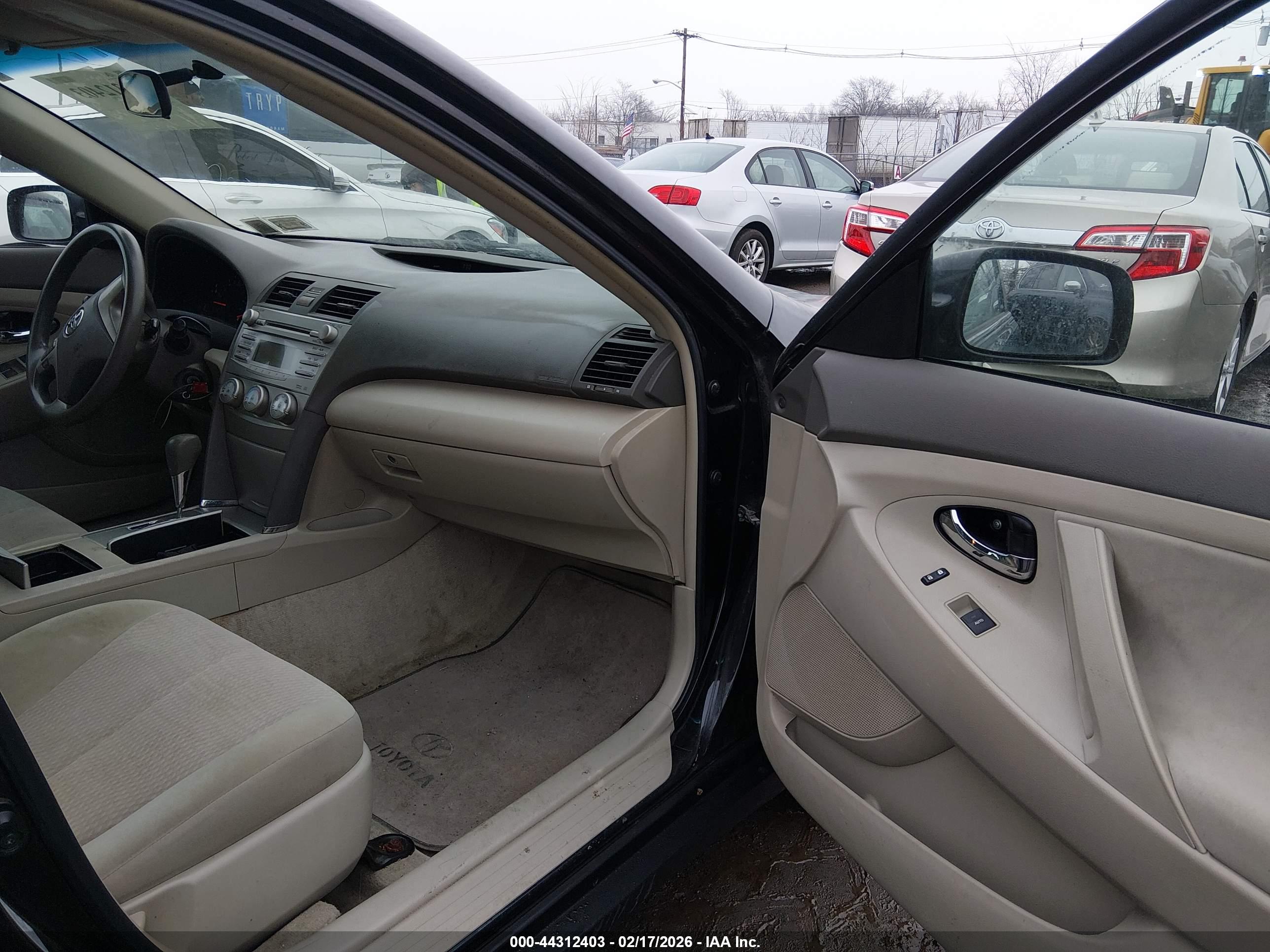 TOYOTA CAMRY image 5