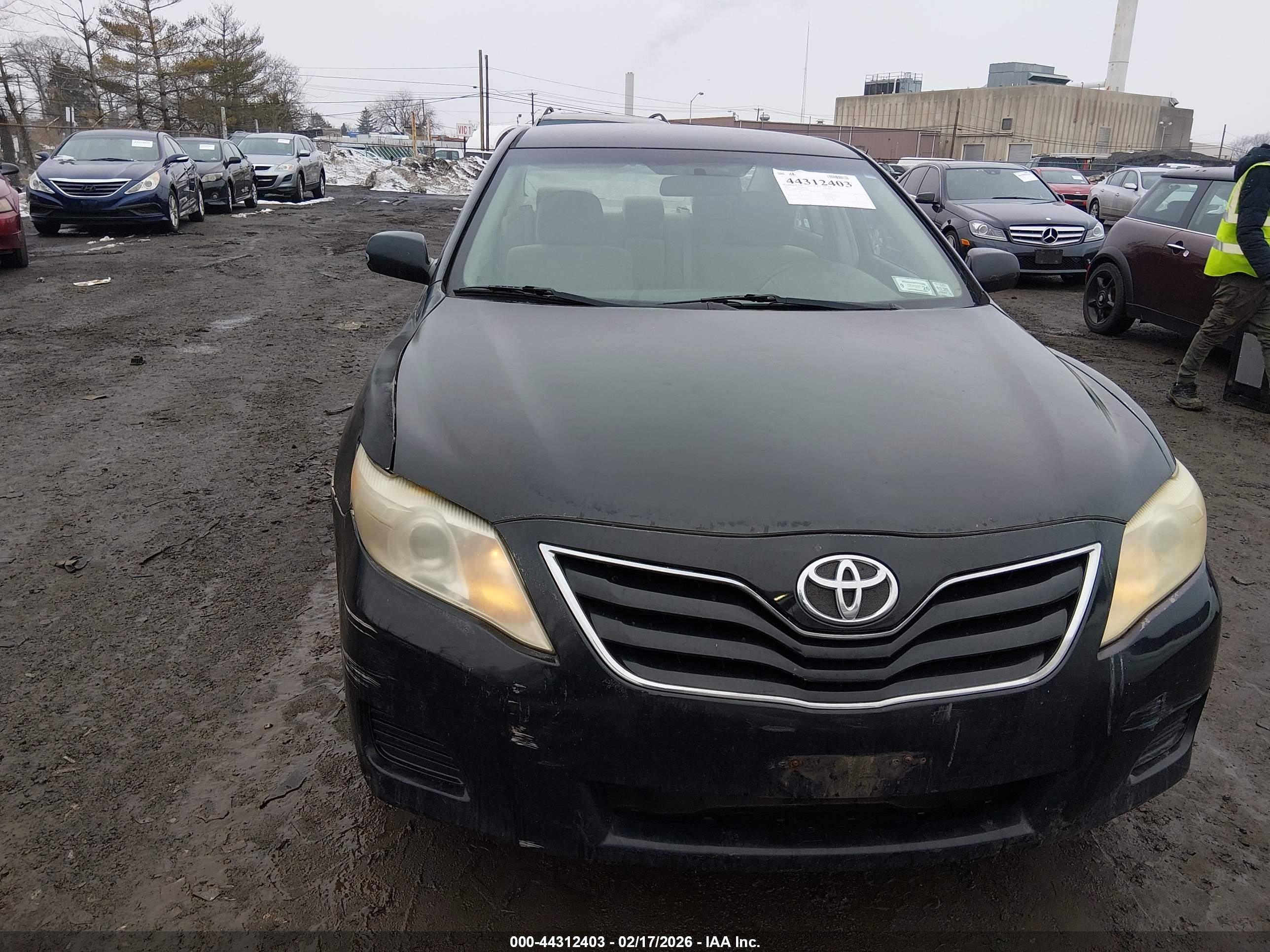 TOYOTA CAMRY image 6