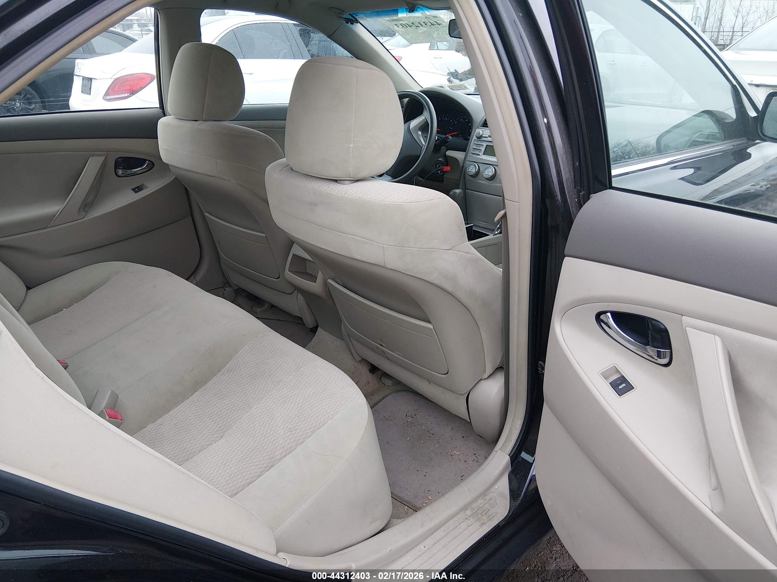 TOYOTA CAMRY image 8