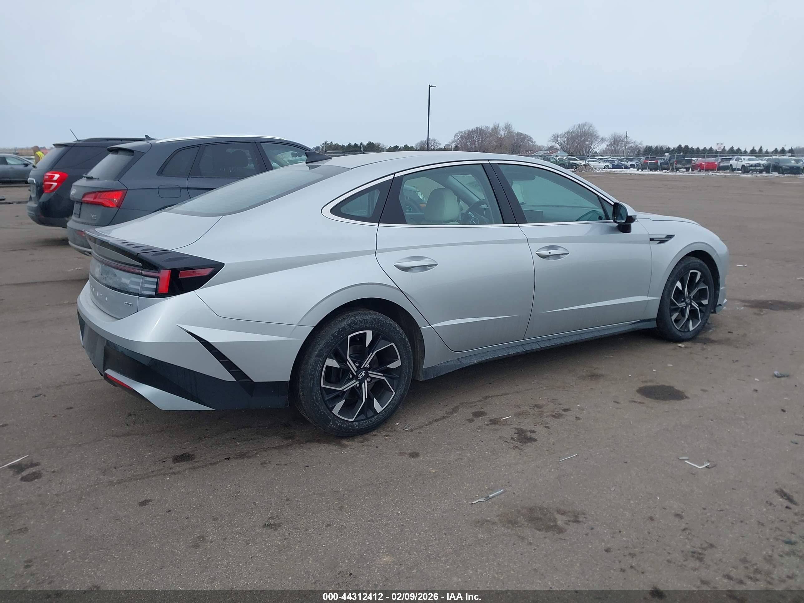HYUNDAI SONATA image 4