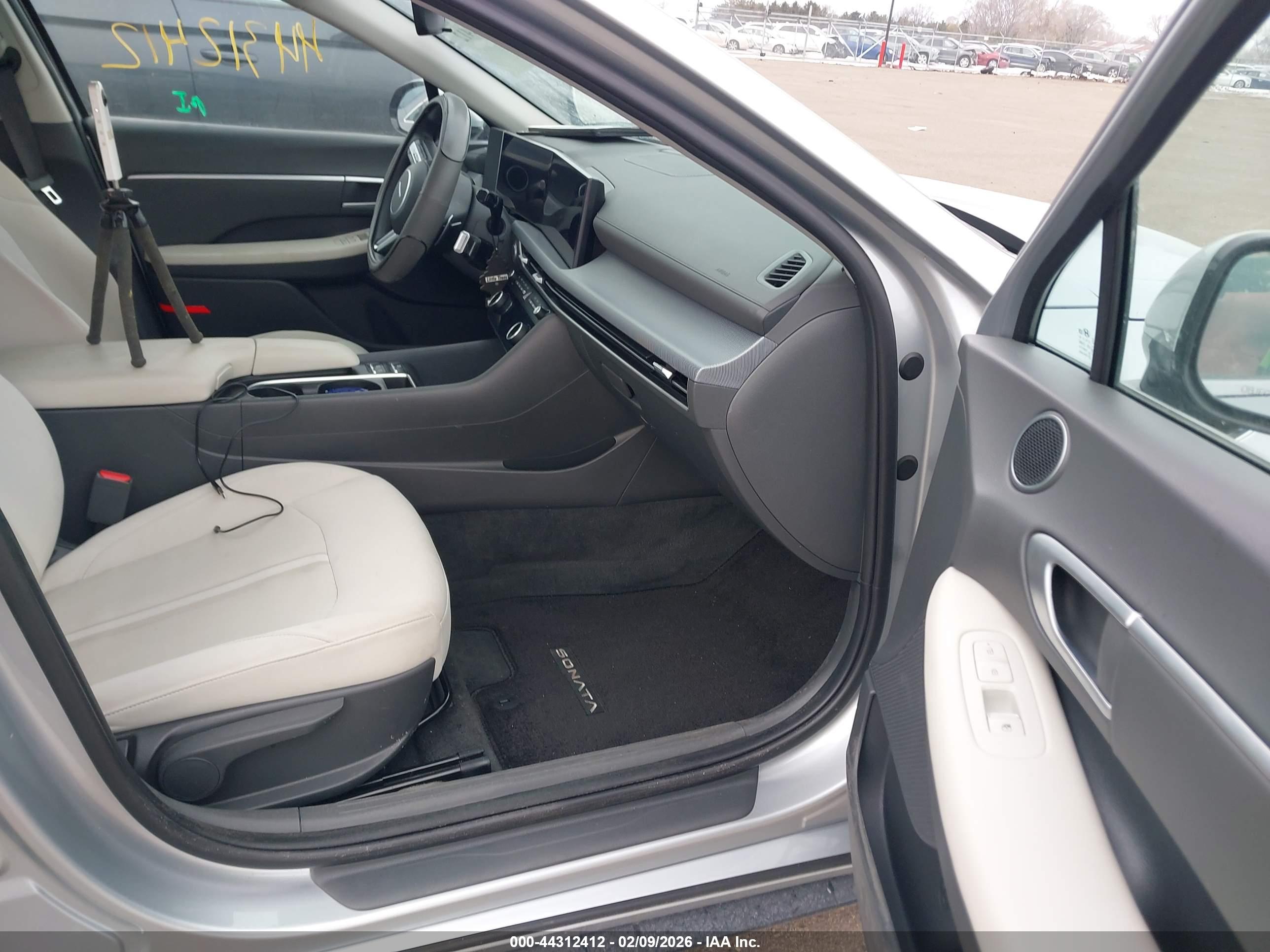 HYUNDAI SONATA image 5