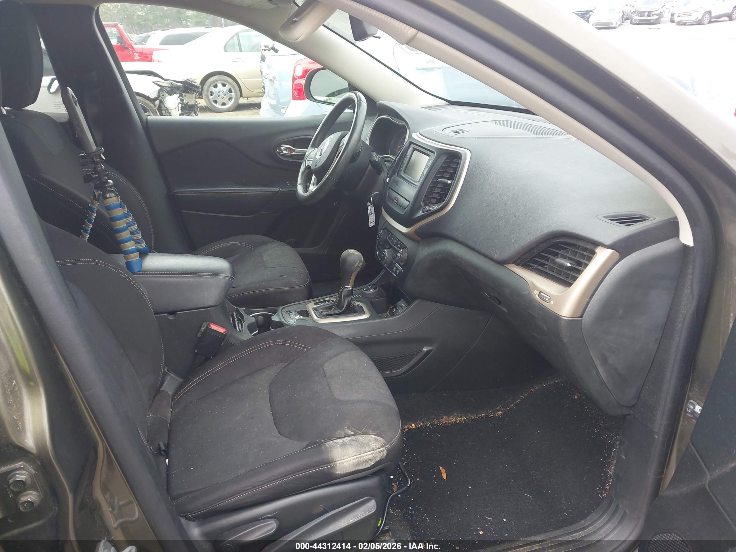 JEEP CHEROKEE image 5