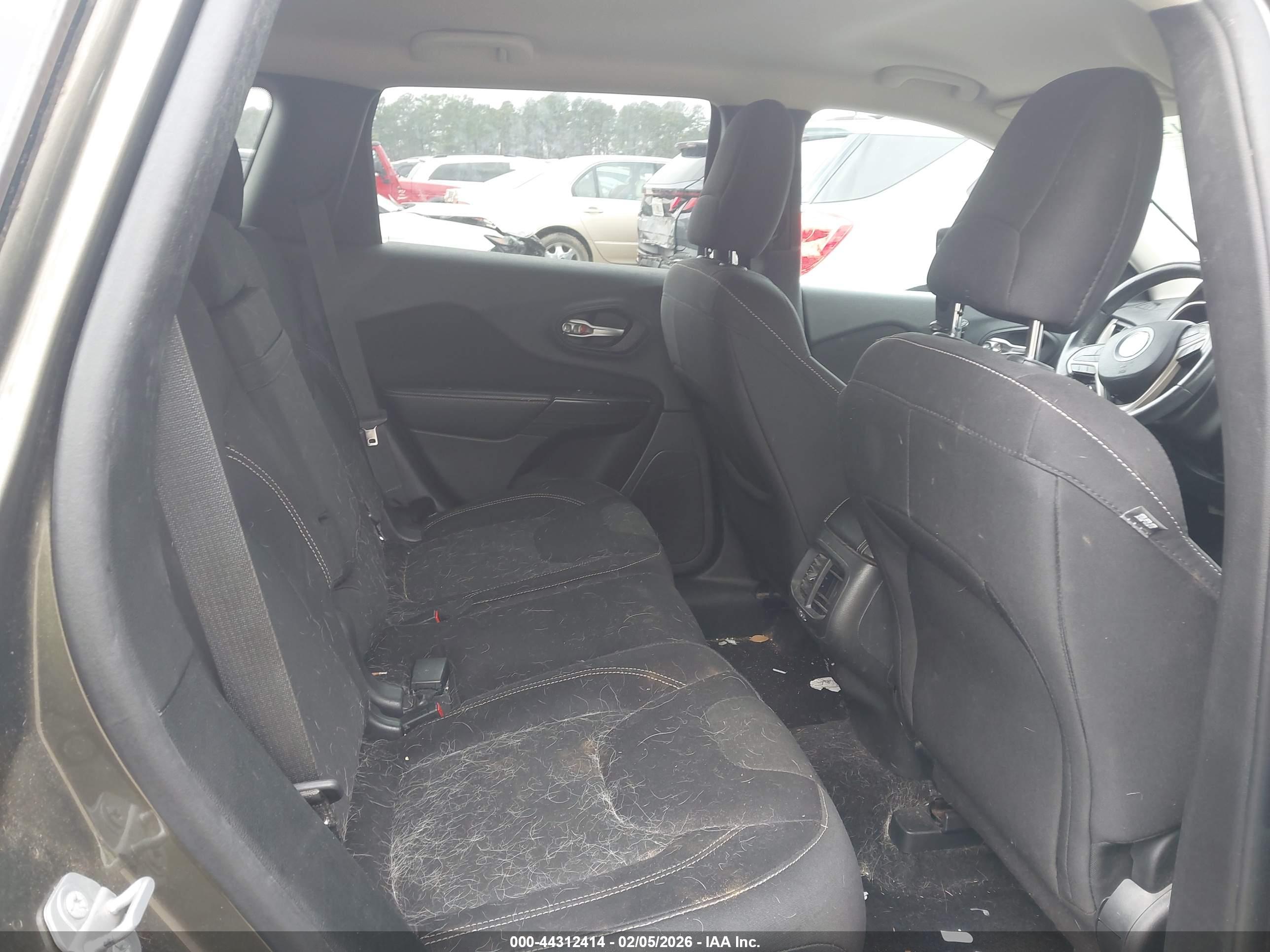 JEEP CHEROKEE image 8