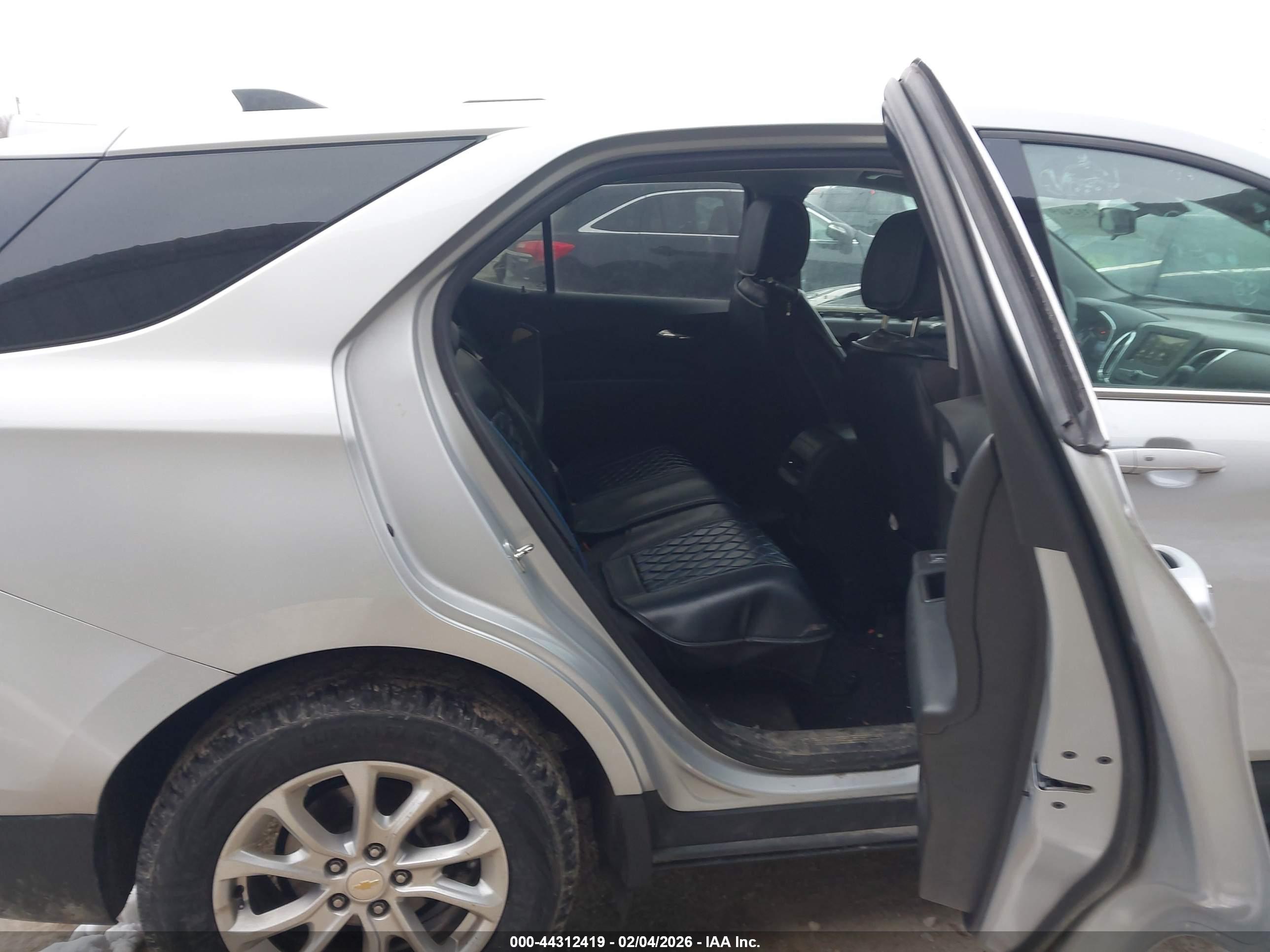 CHEVROLET EQUINOX image 8