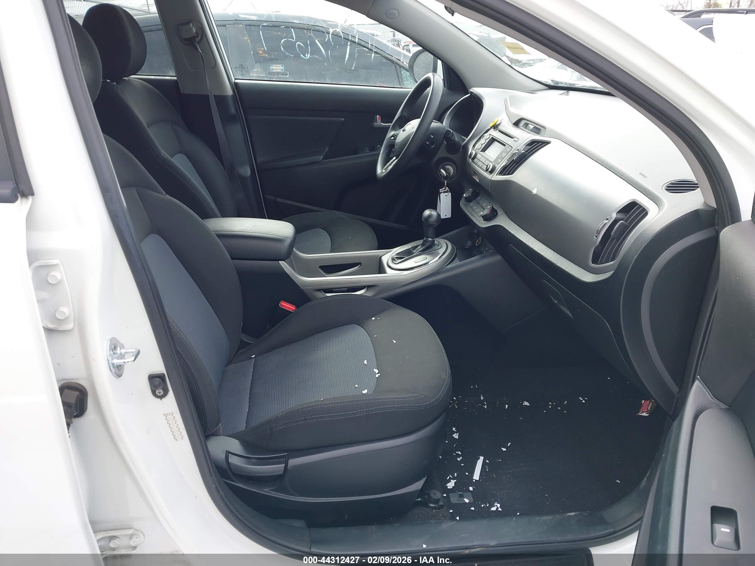 KIA SPORTAGE image 5