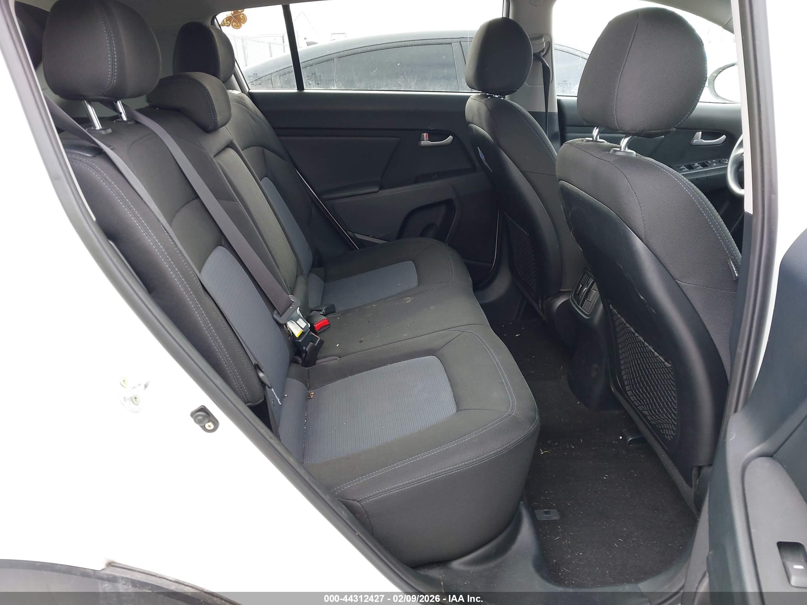KIA SPORTAGE image 8