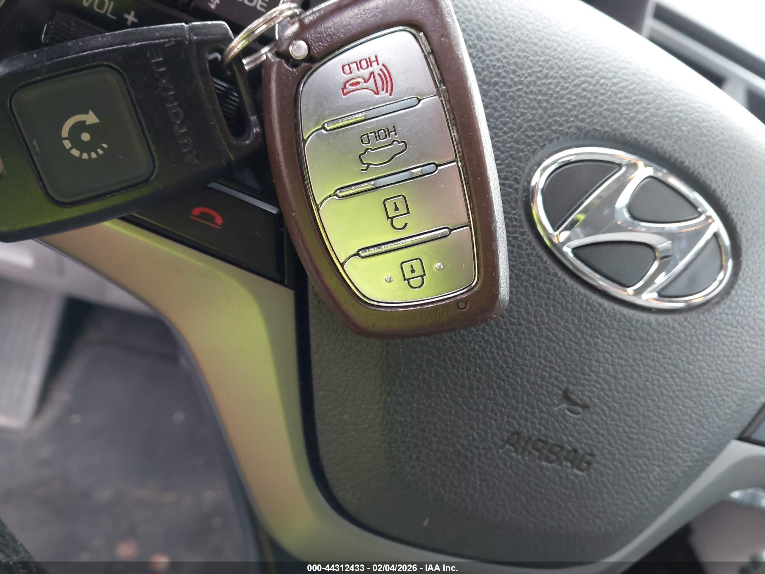HYUNDAI ELANTRA image 11