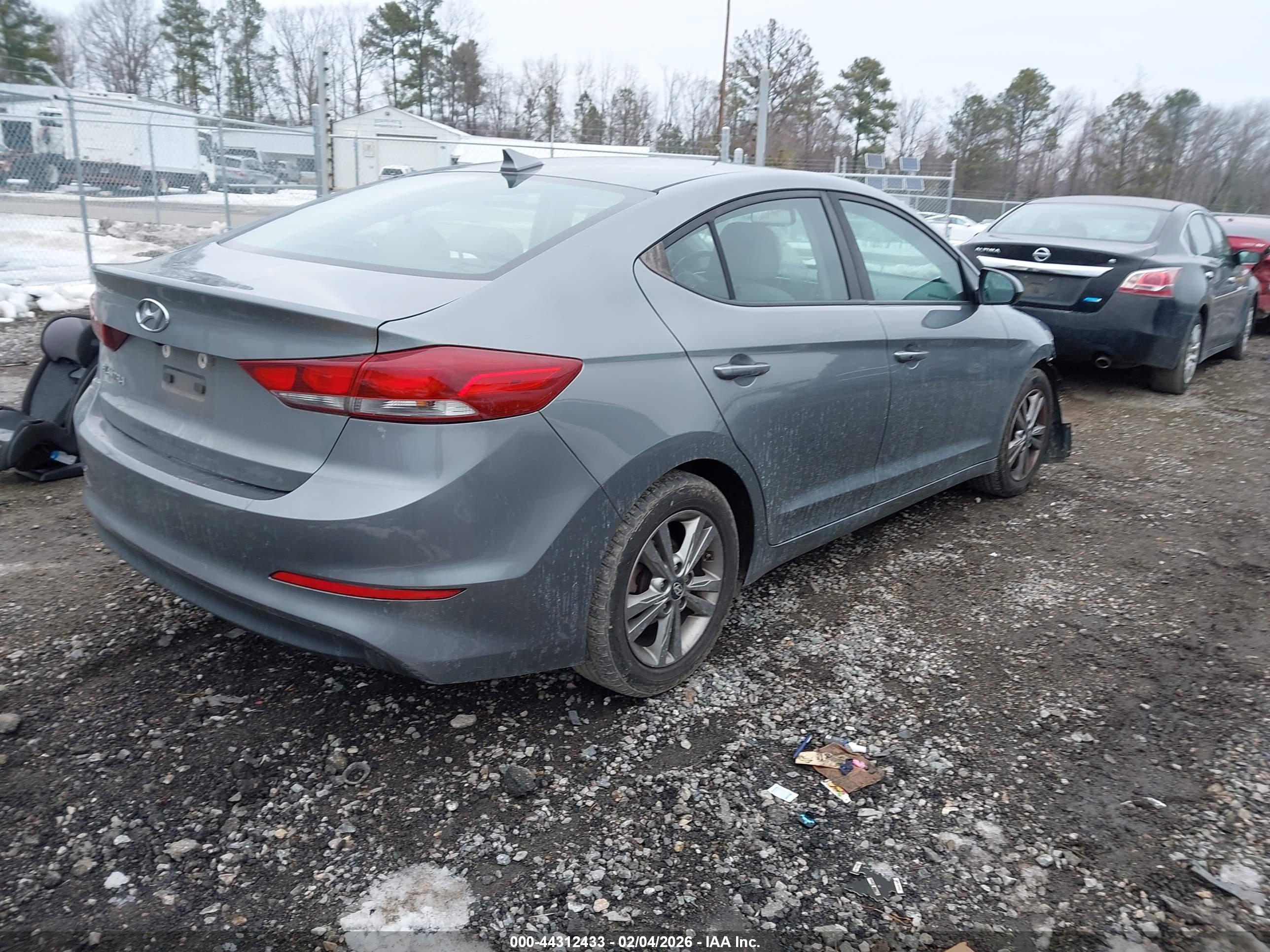 HYUNDAI ELANTRA image 4