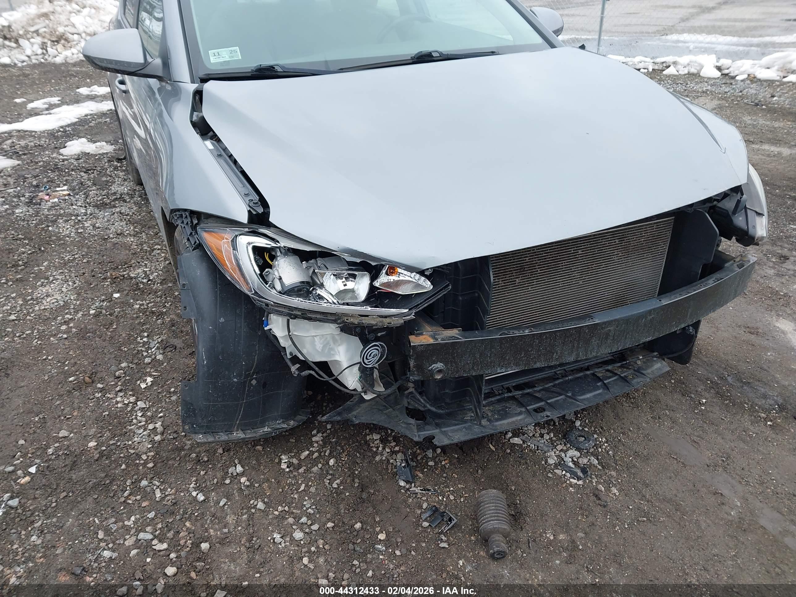 HYUNDAI ELANTRA image 6