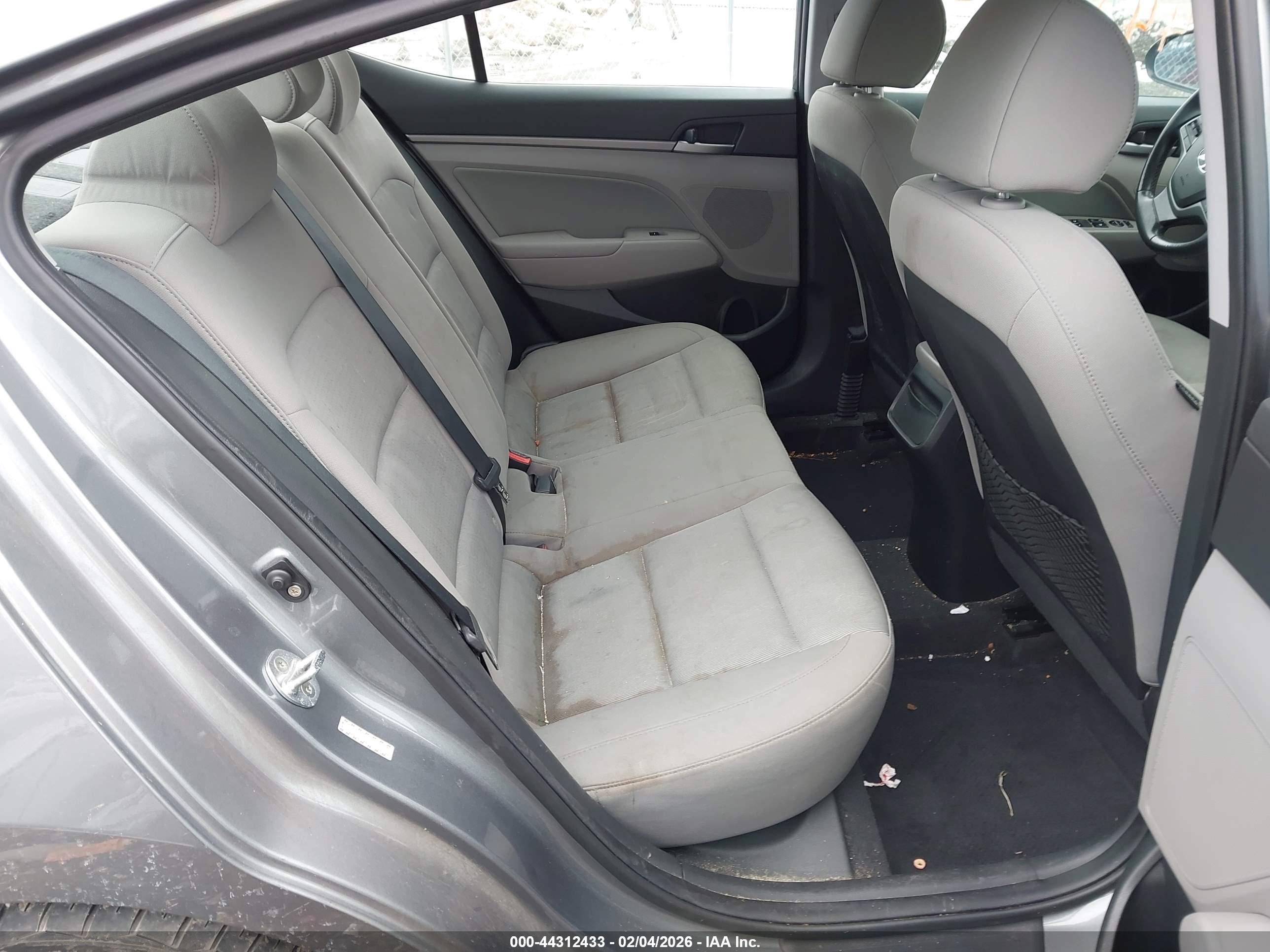 HYUNDAI ELANTRA image 8