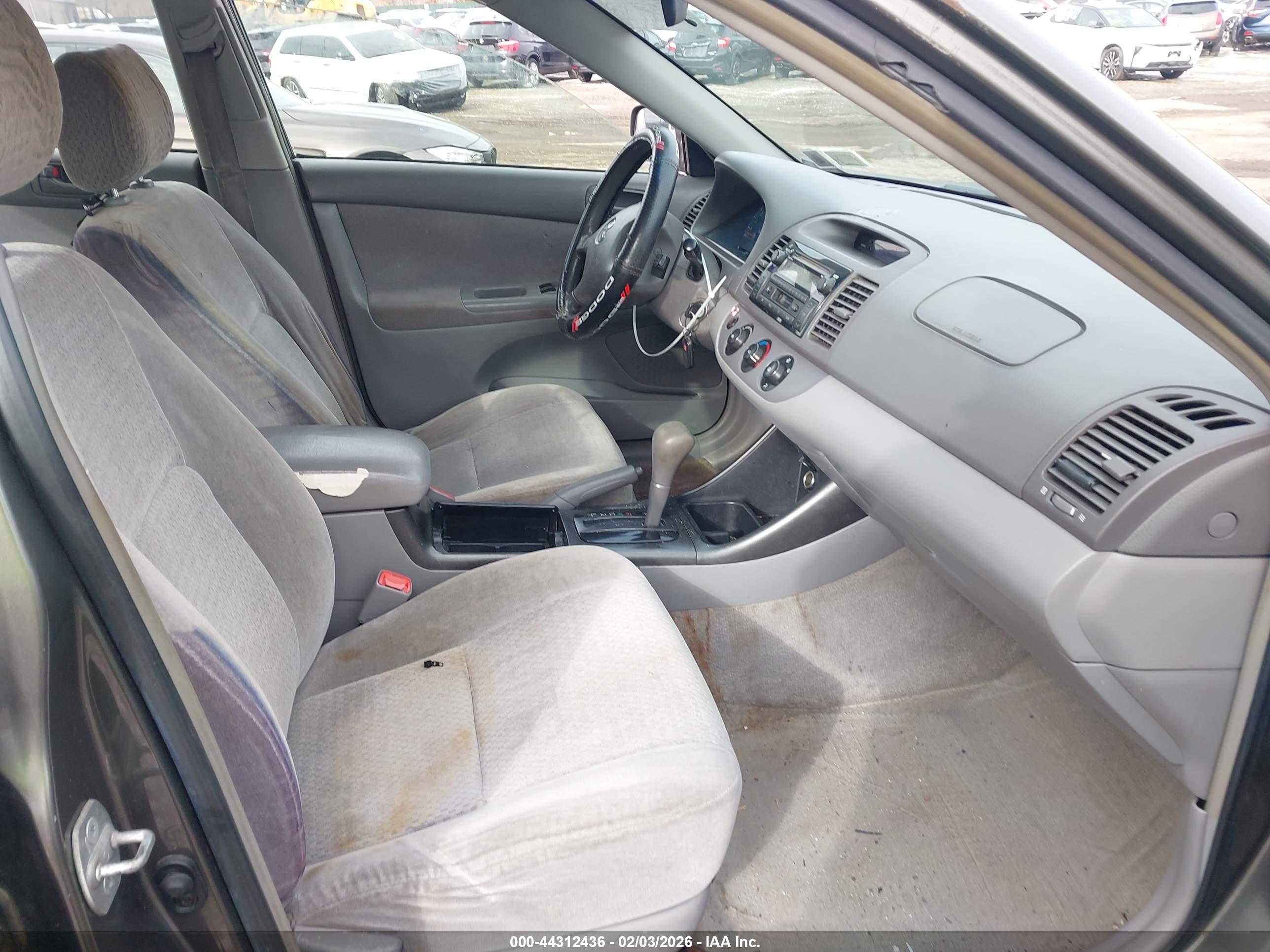 TOYOTA CAMRY image 5