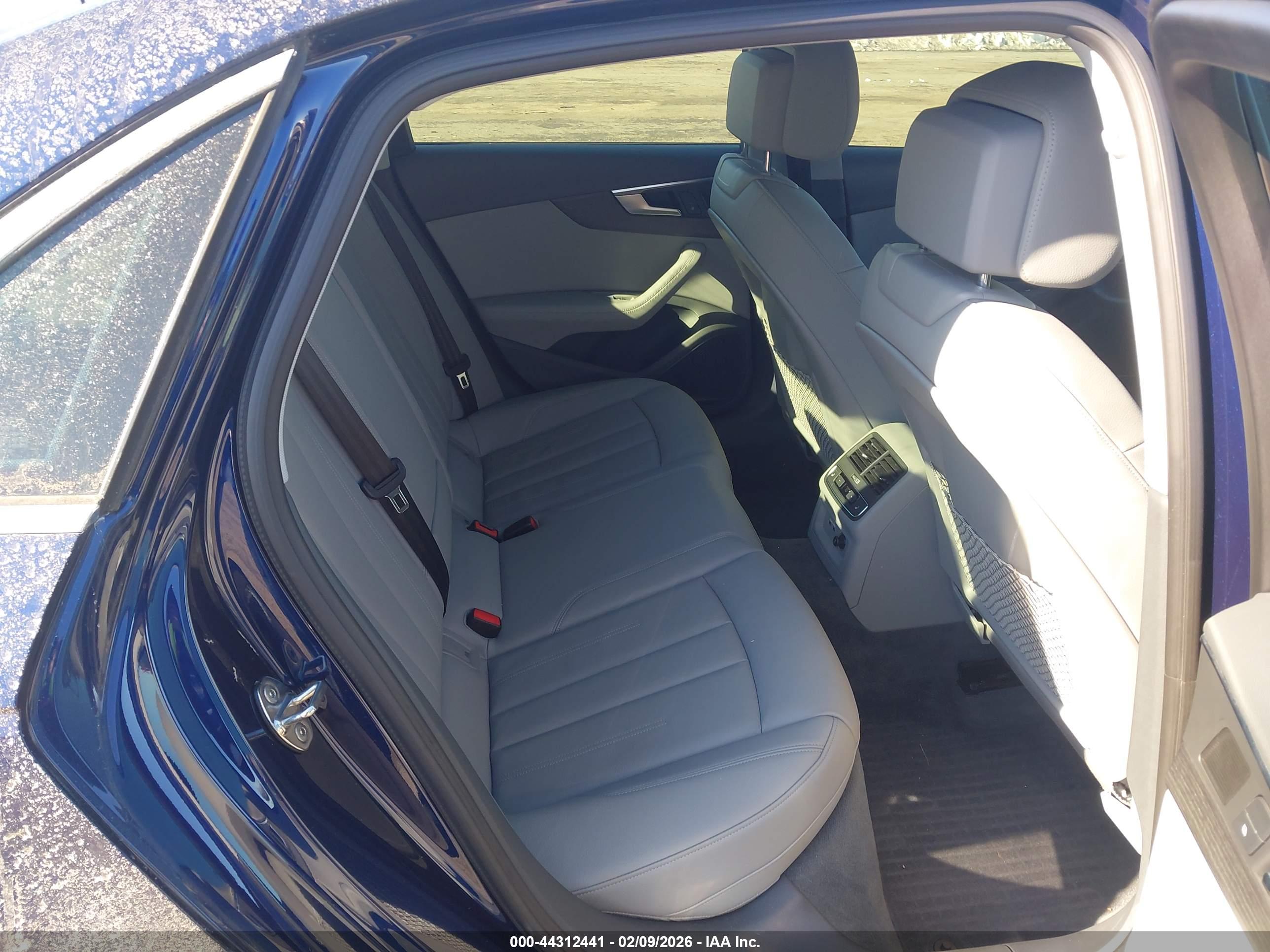 AUDI A4 image 8