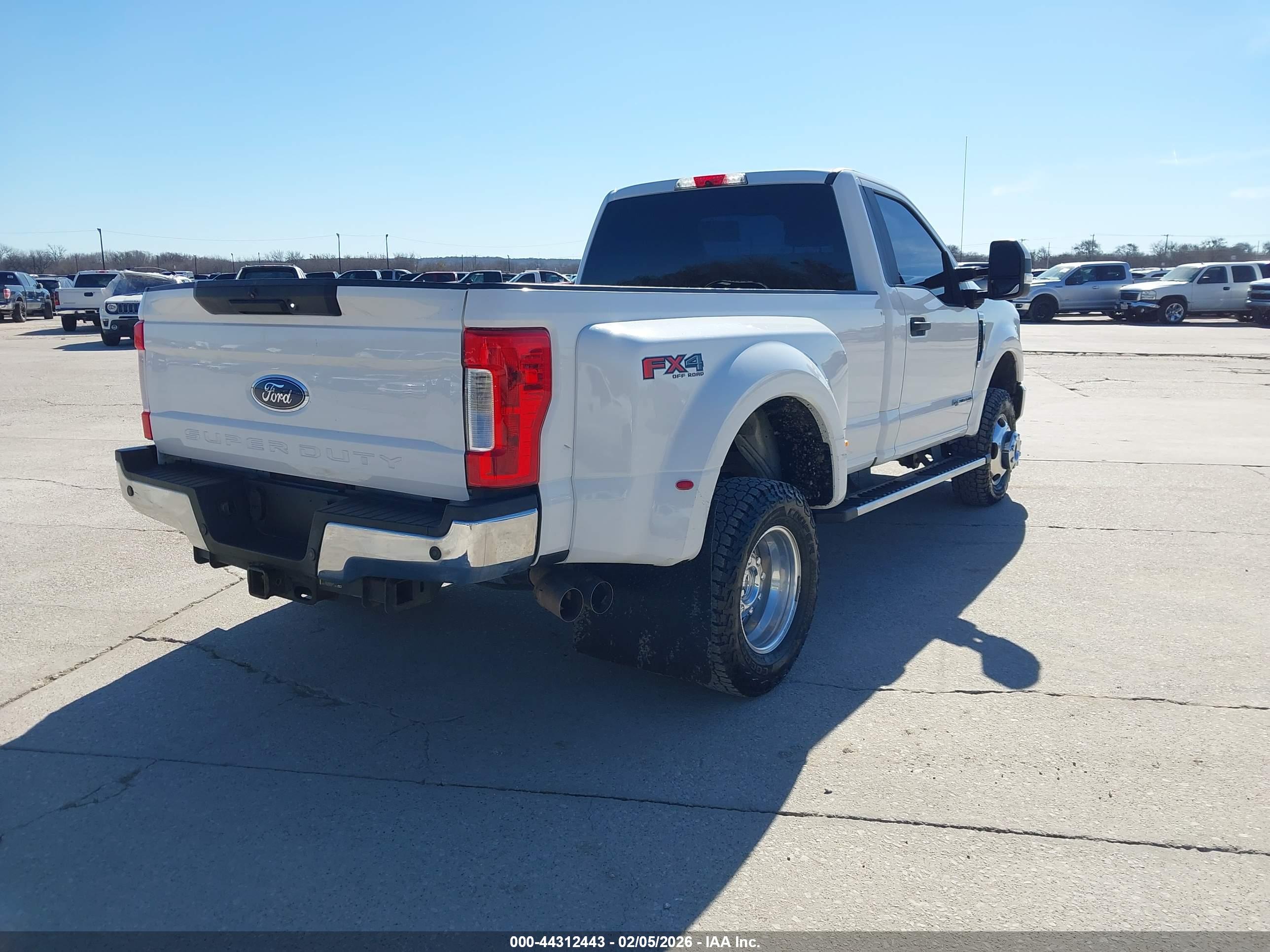 FORD F-350 image 4