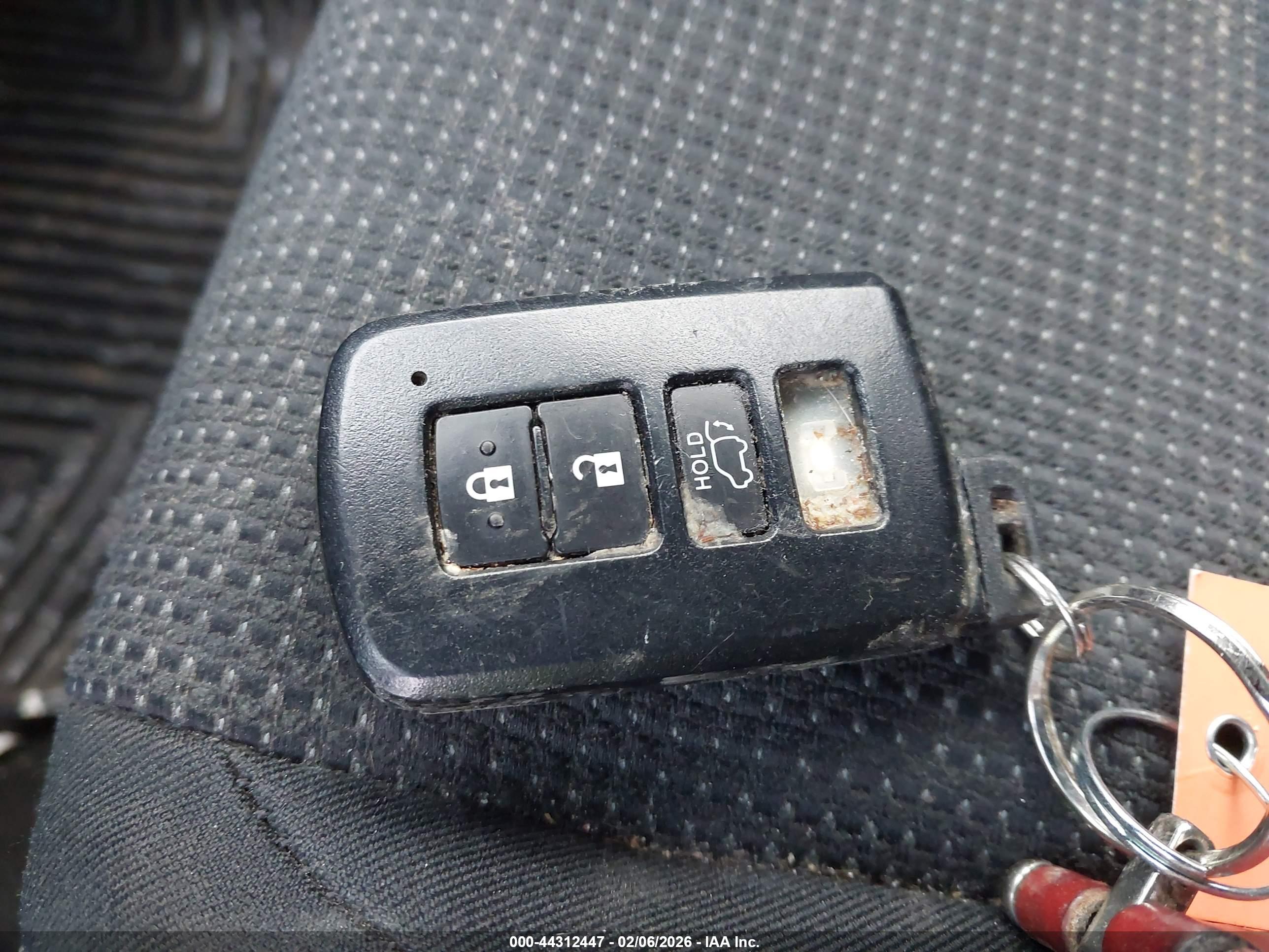 TOYOTA RAV4 image 11