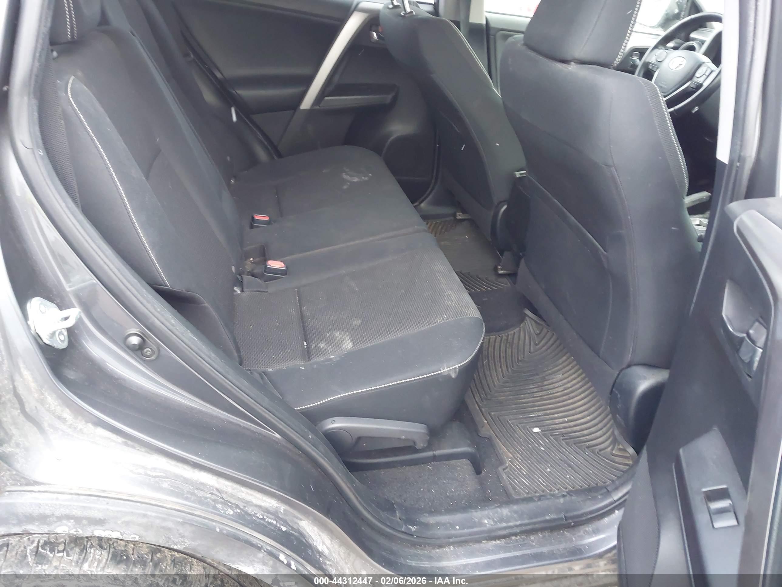 TOYOTA RAV4 image 8