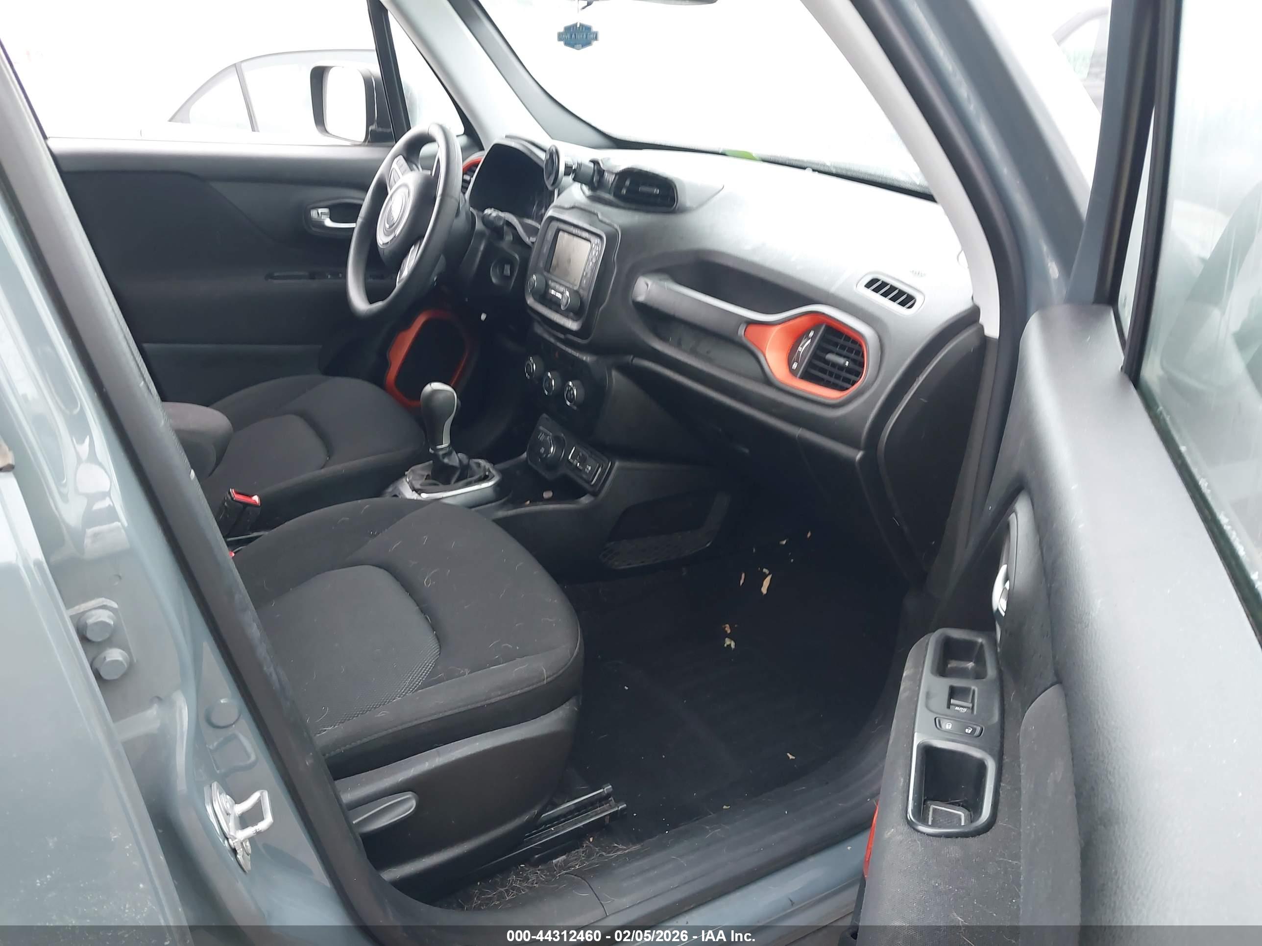 JEEP RENEGADE image 5