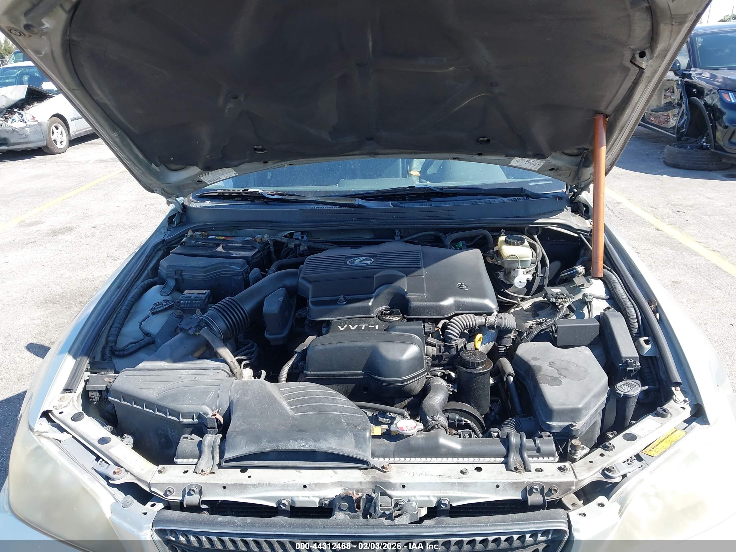 LEXUS IS image 10