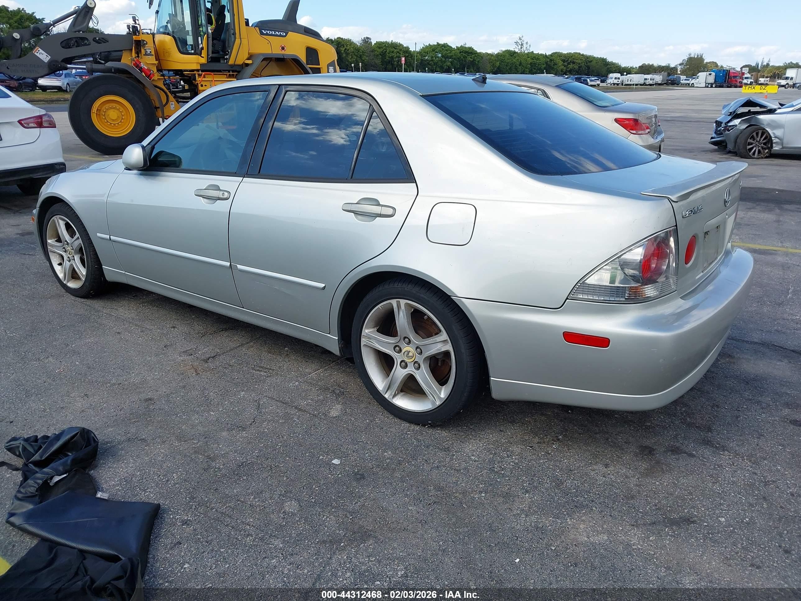 LEXUS IS image 3