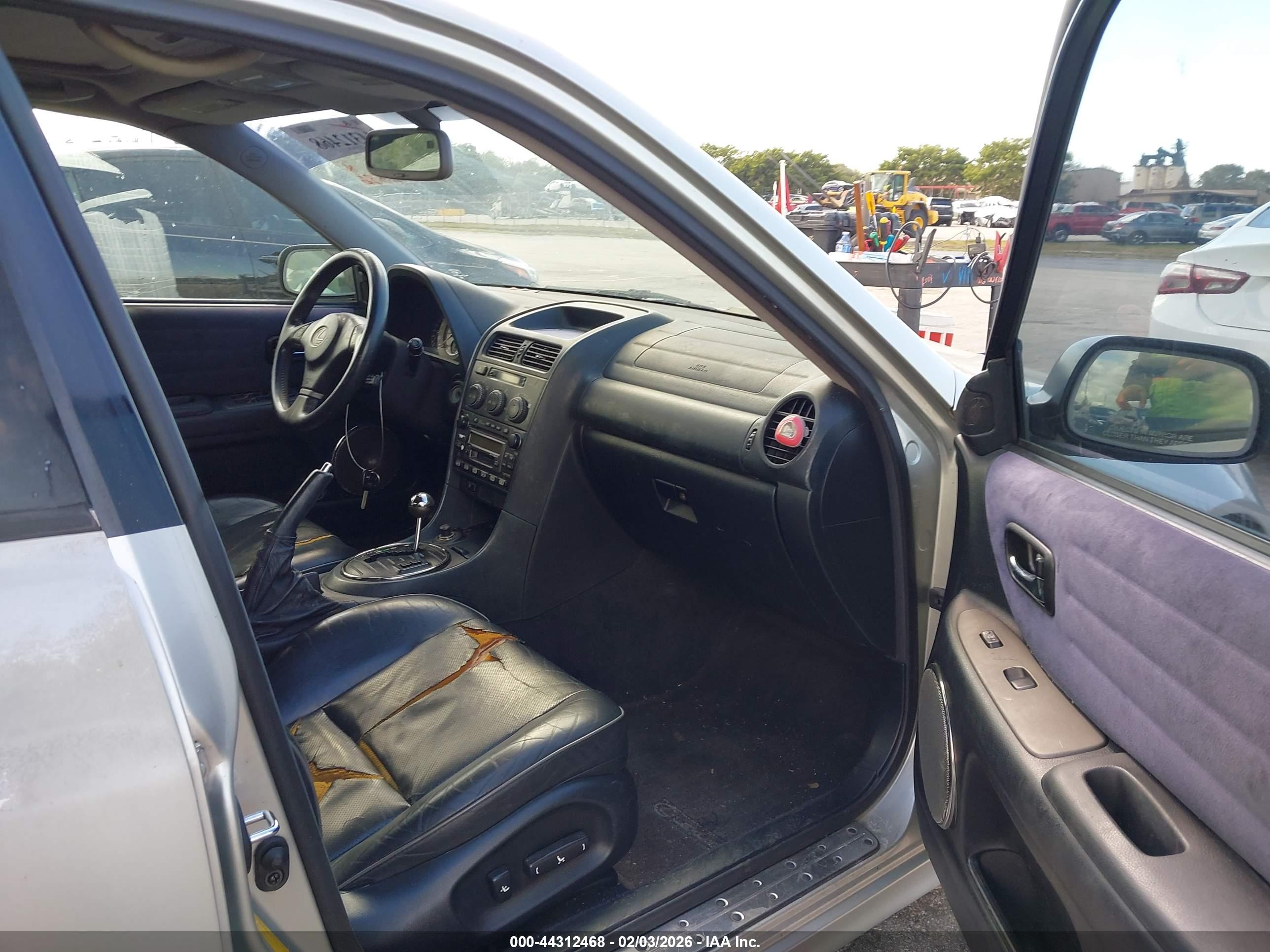 LEXUS IS image 5