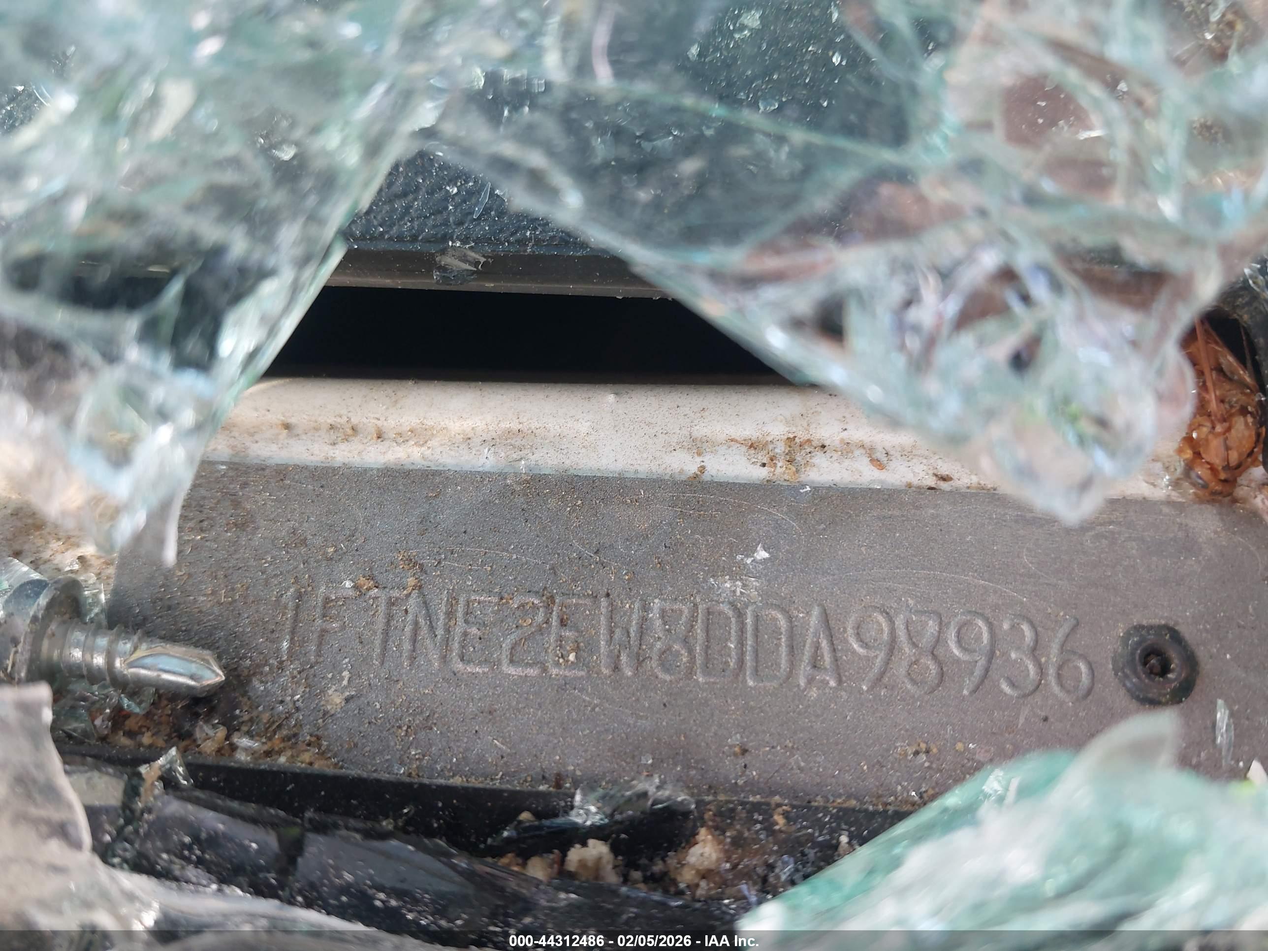 FORD E-250 image 9