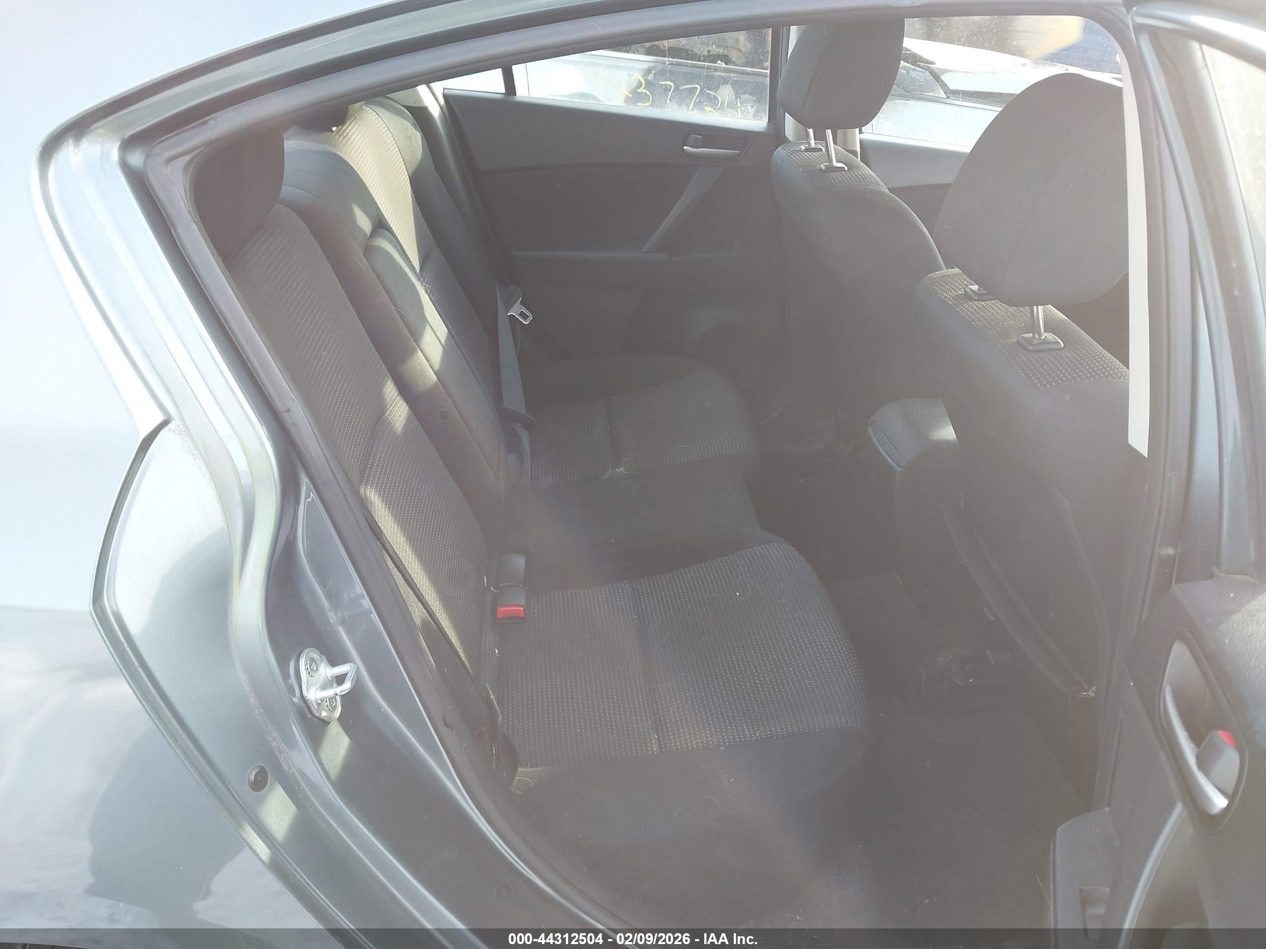MAZDA MAZDA3 image 8