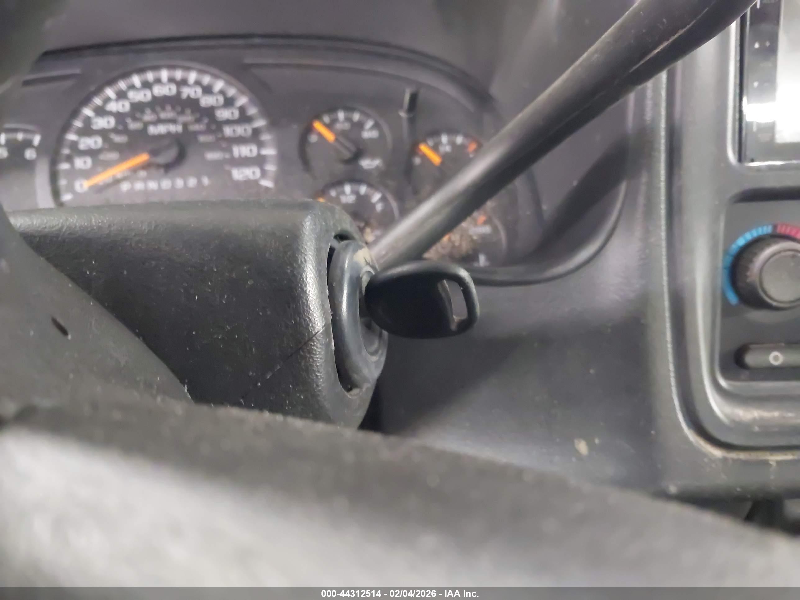 CHEVROLET SILVERADO image 11