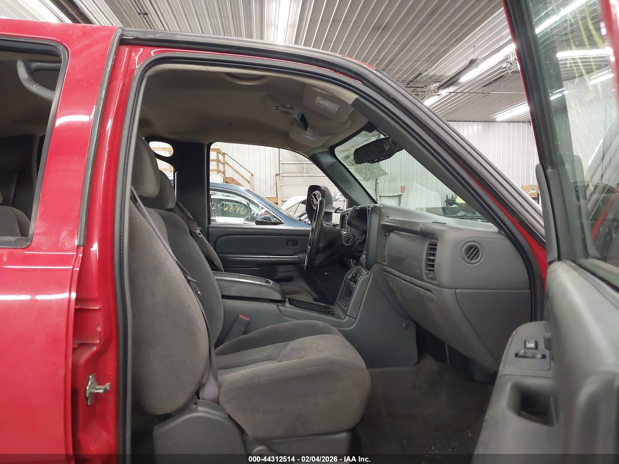 CHEVROLET SILVERADO image 5