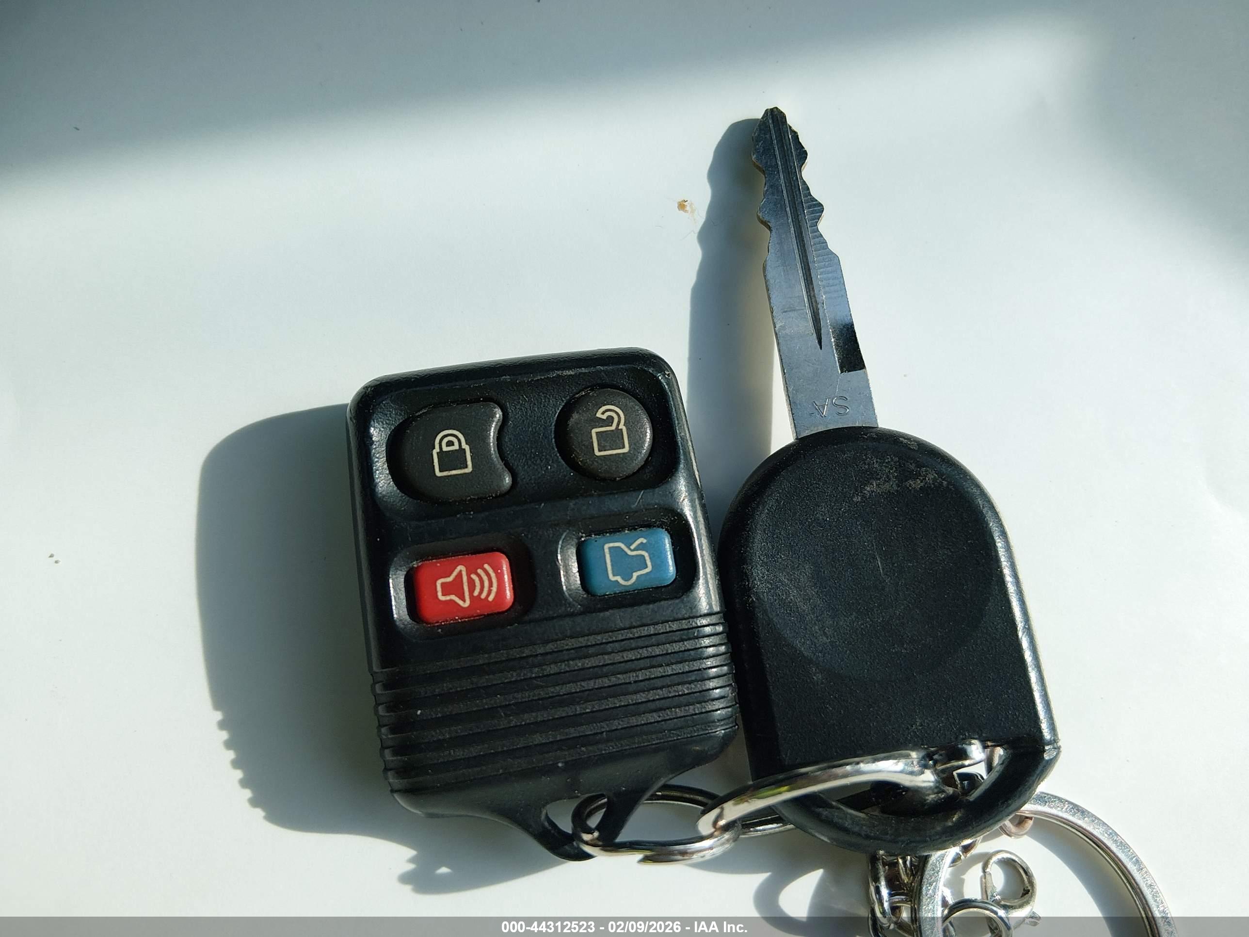 FORD EXPLORER image 11