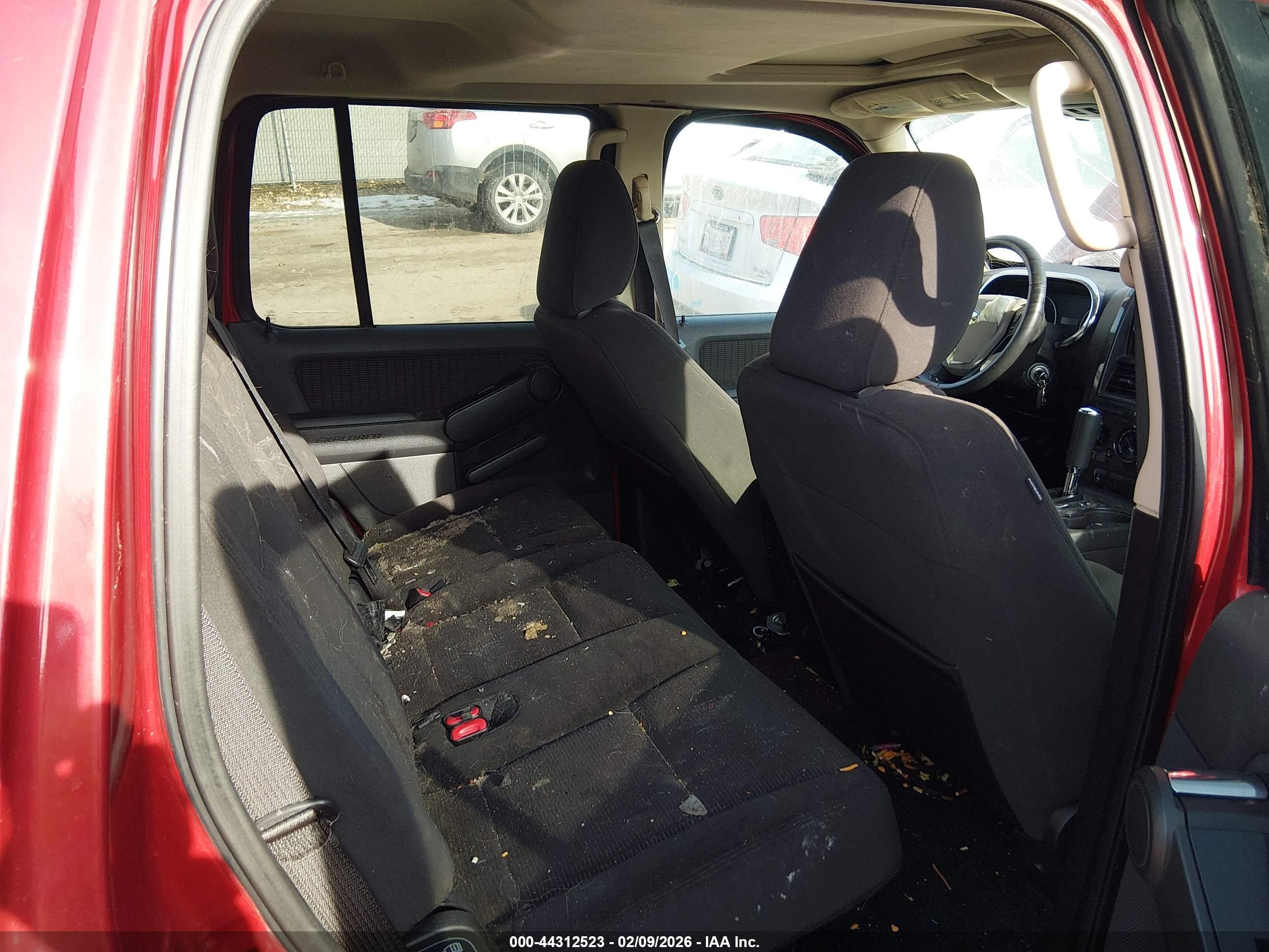 FORD EXPLORER image 8
