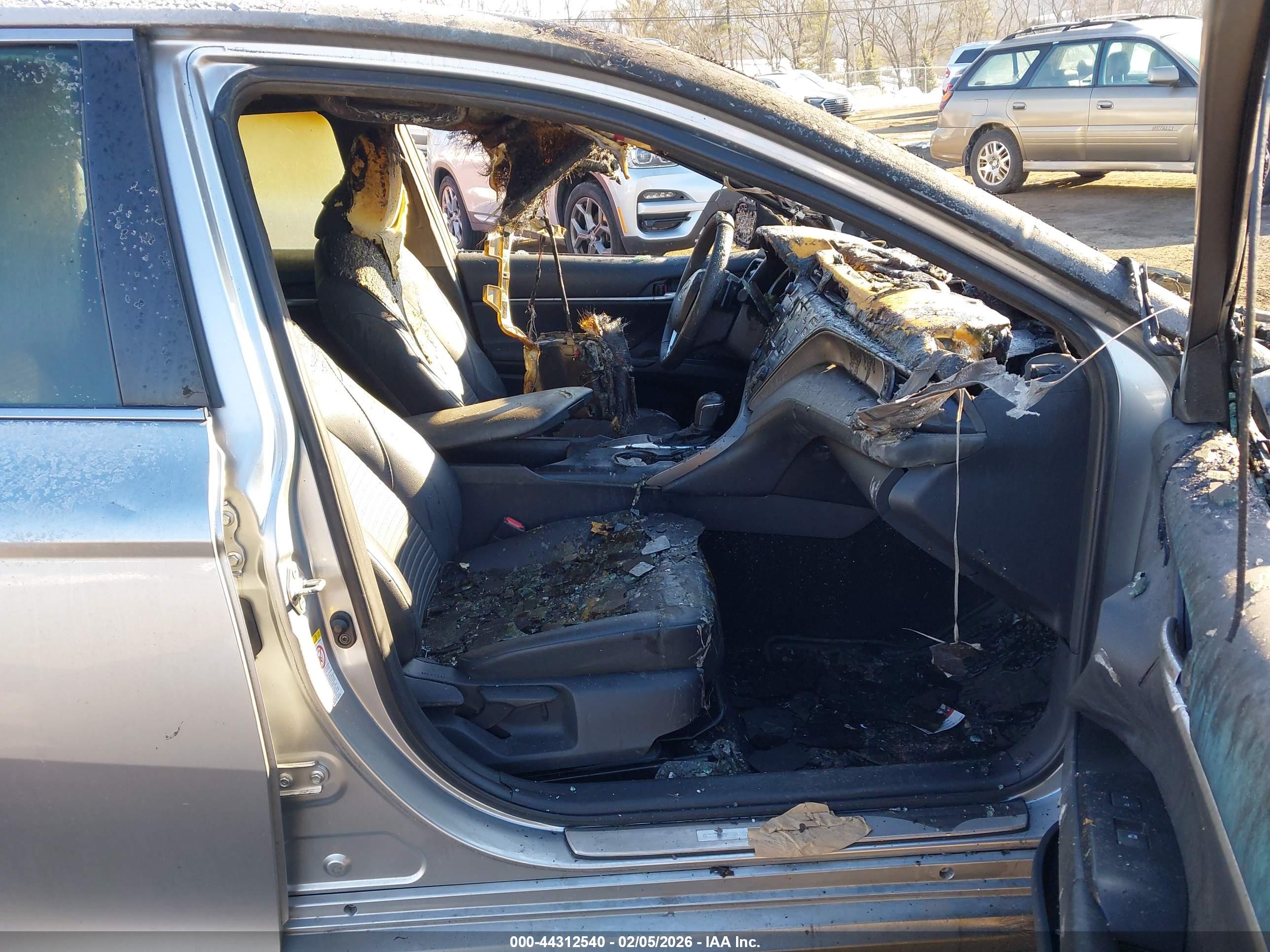 TOYOTA CAMRY image 5